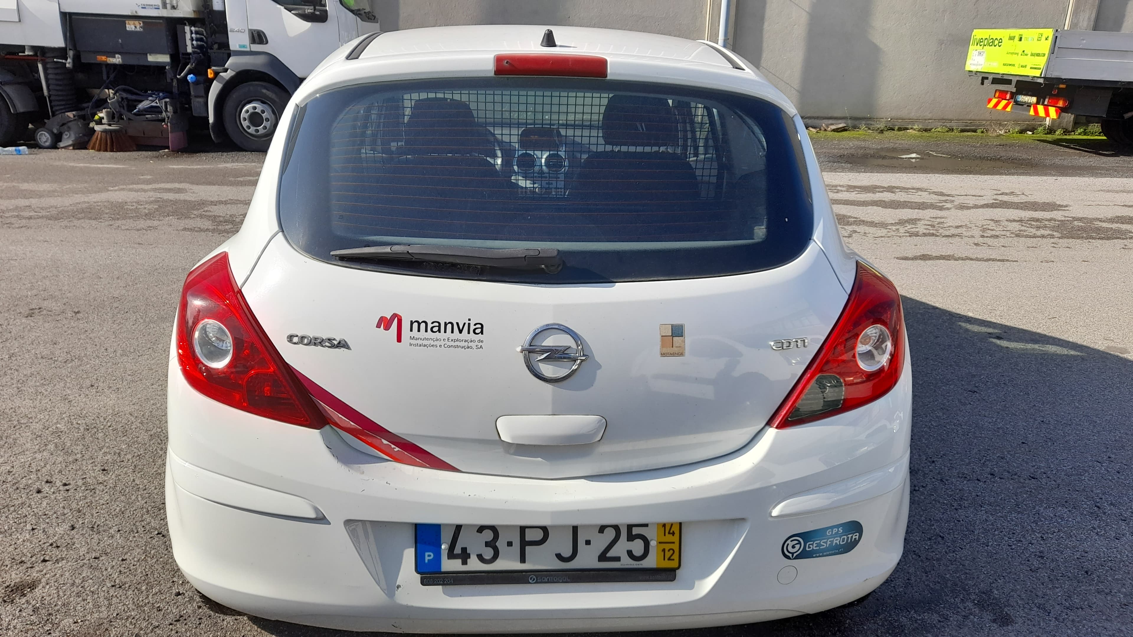 Opel Corsa Van 1.3 CDTi · Ano 2014 — imagem 7