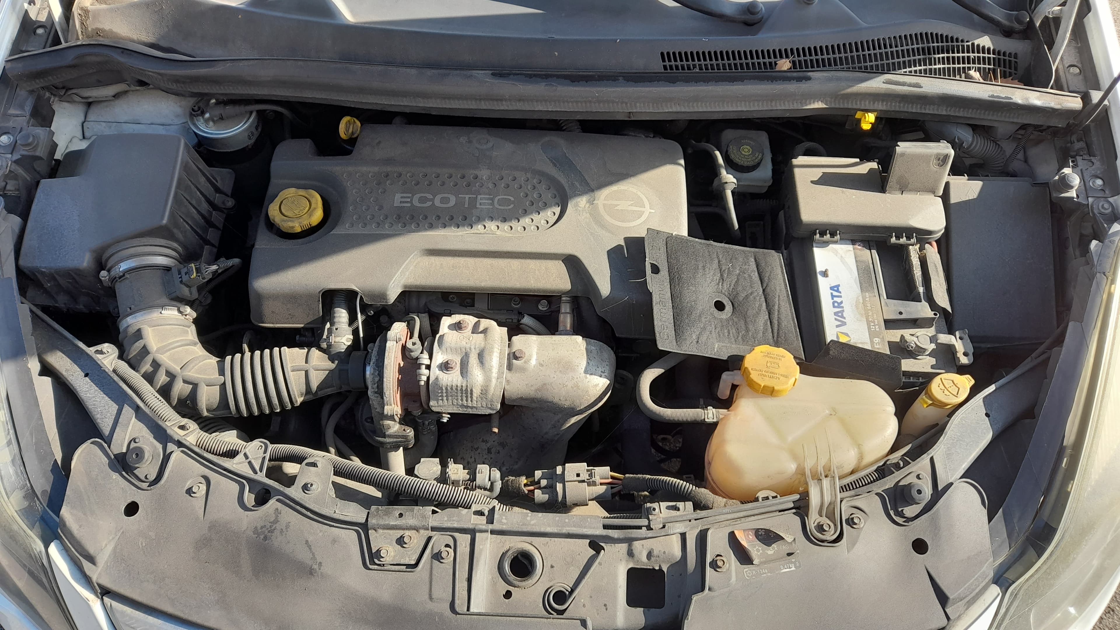 Opel Corsa Van 1.3 CDTi · Ano 2014 — imagem 16