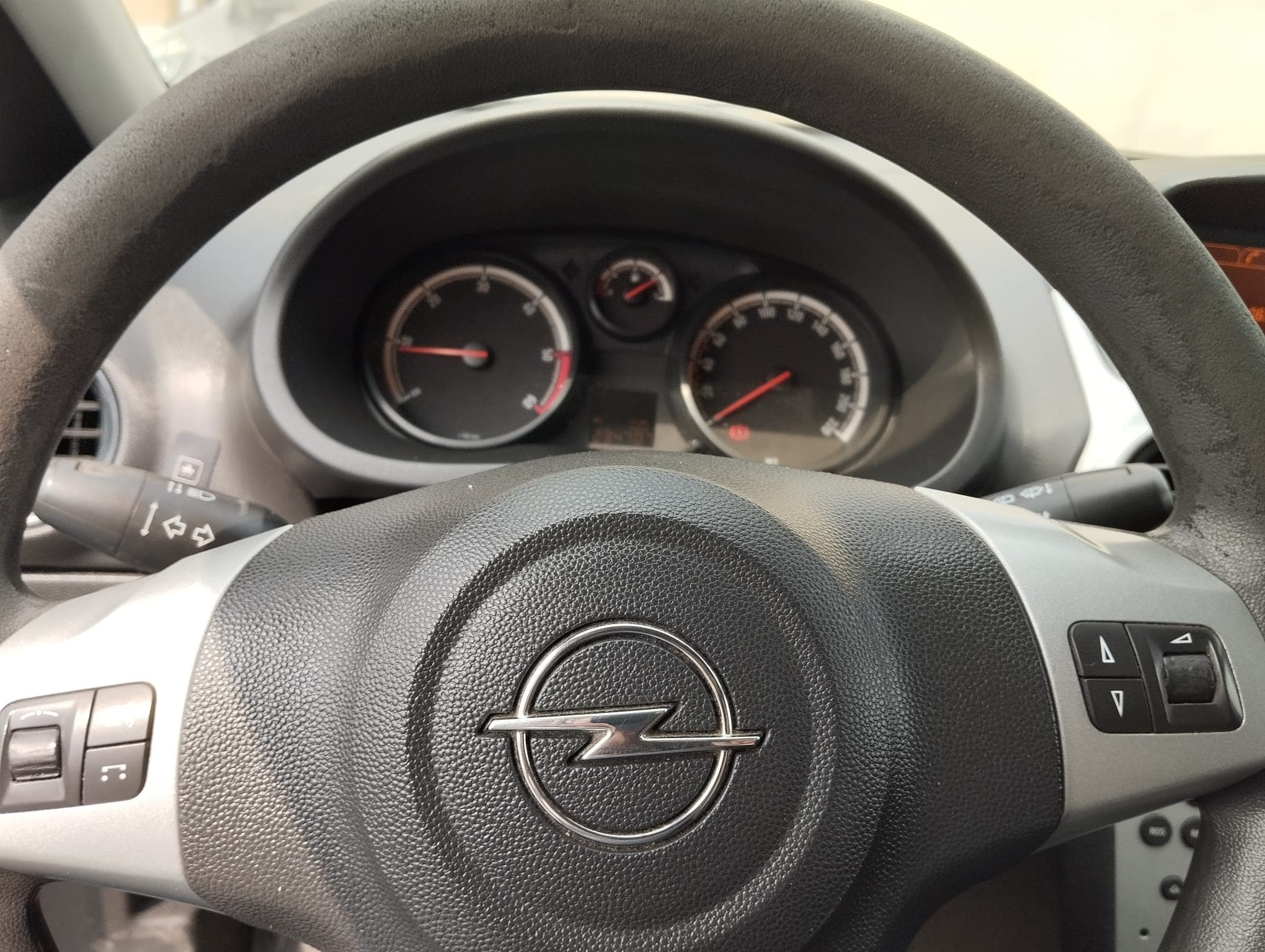 Opel Corsa Van 1.3 CDTi · Année 2014 — image 14