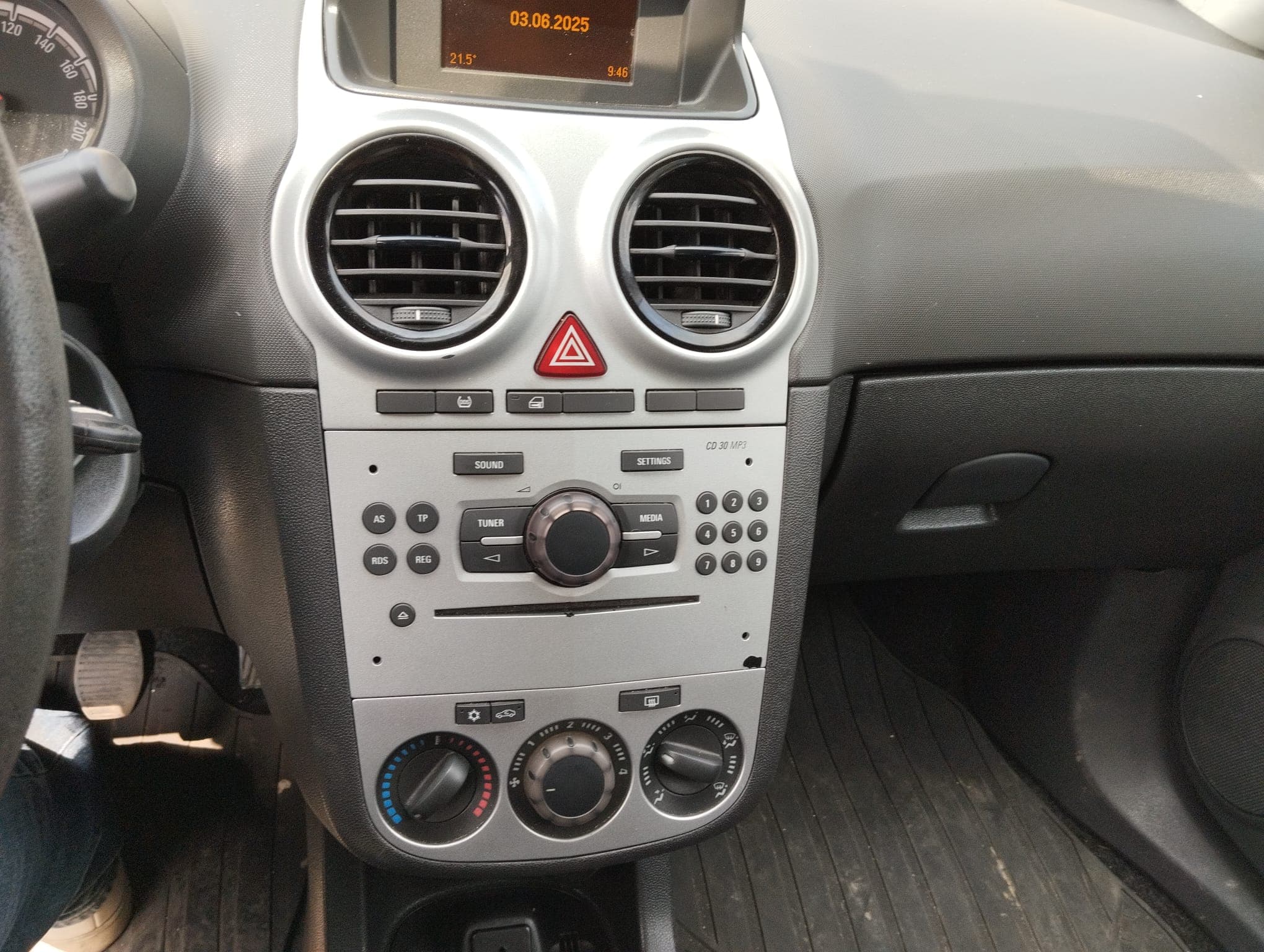 Opel Corsa Van 1.3 CDTi · Année 2014 — image 11