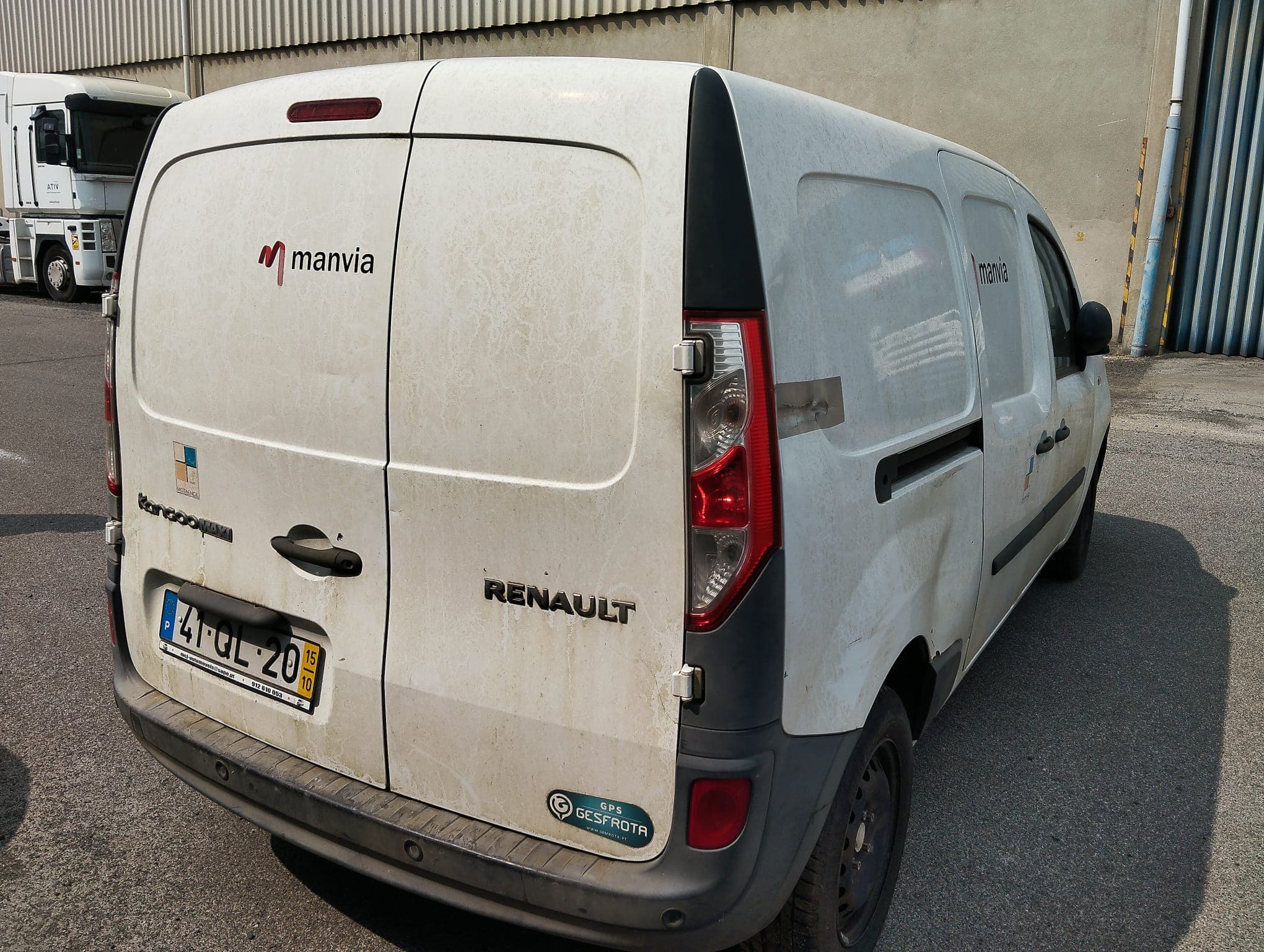 Renault Kangoo Maxi Business 1.5 DCI · Ano 2015 — image 8