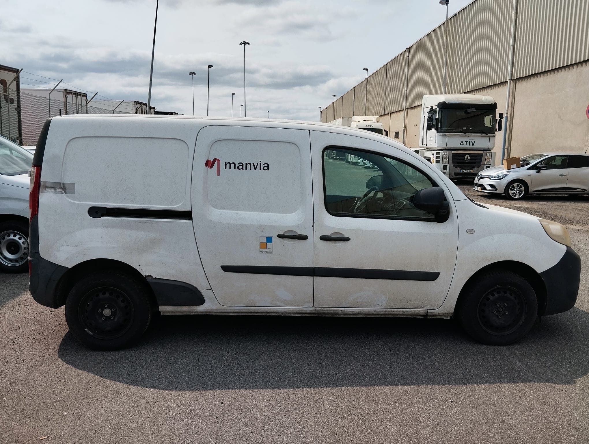 Renault Kangoo Maxi Business 1.5 DCI · Ano 2015 — image 5