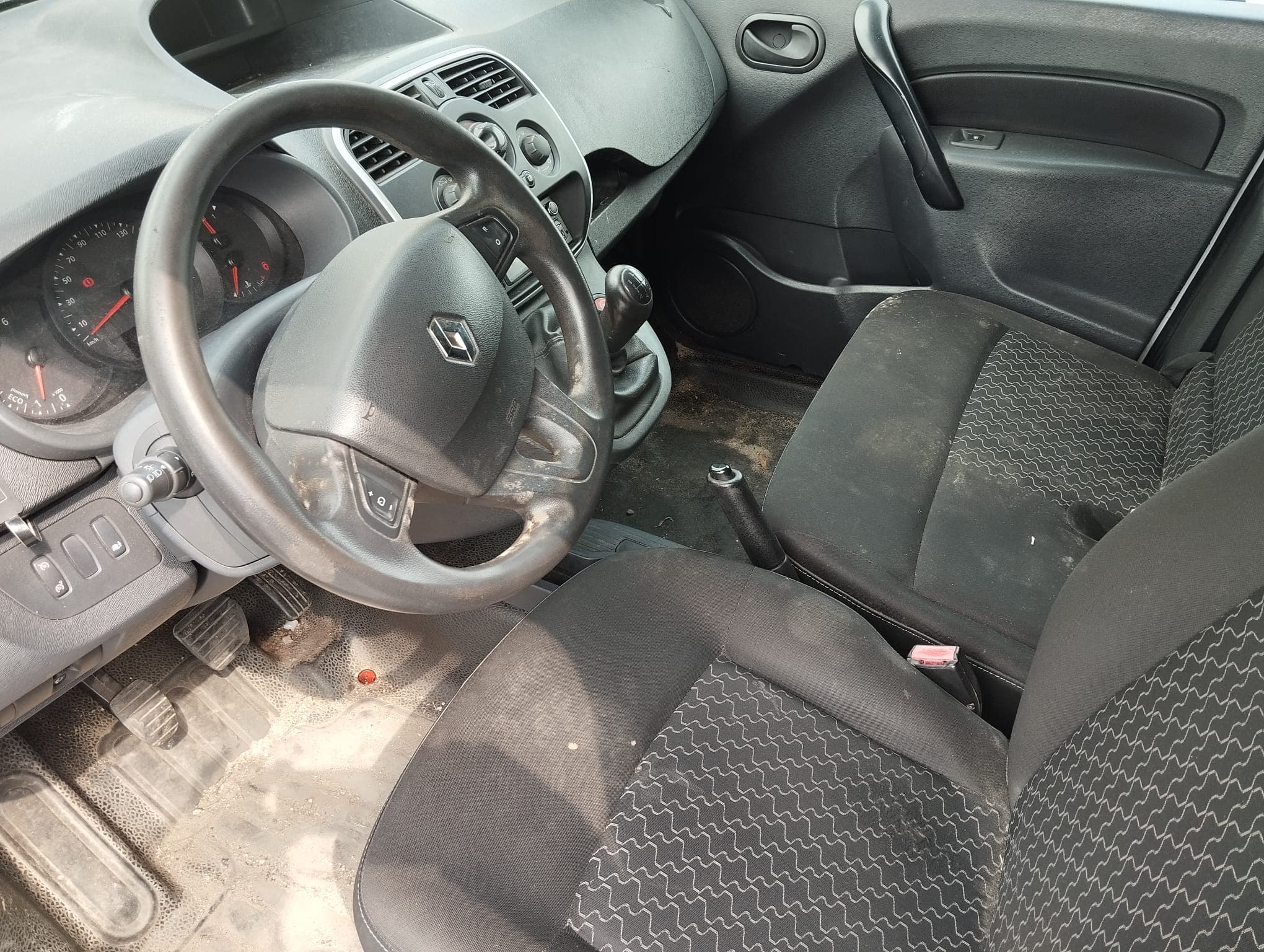Renault Kangoo Maxi Business 1.5 DCI · Ano 2015 — image 10