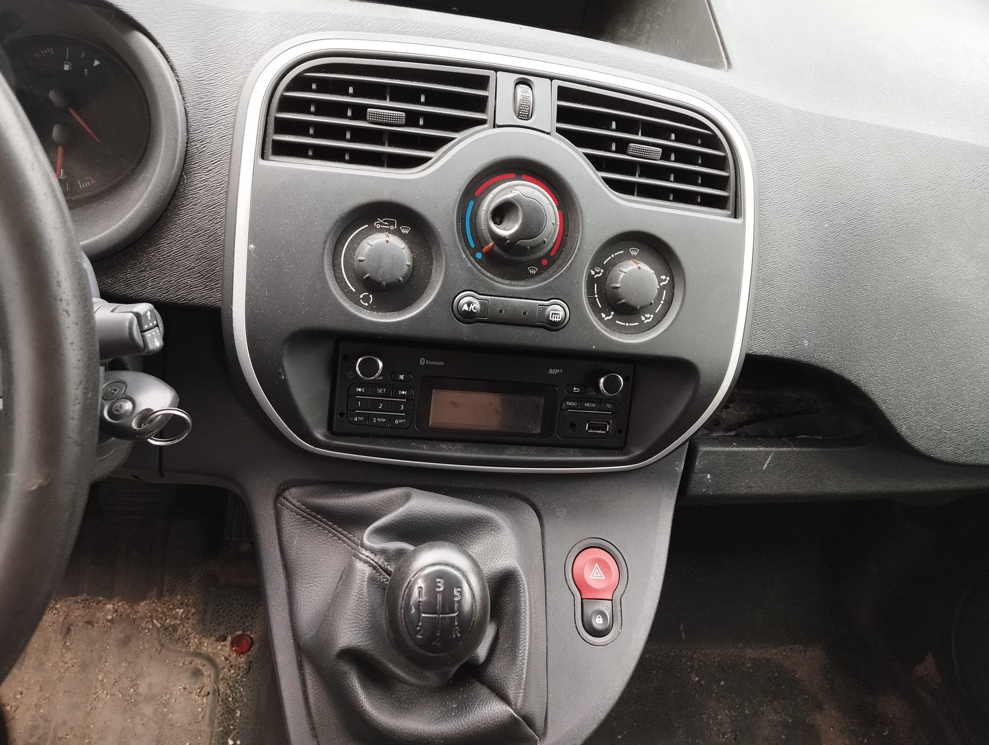 Renault Kangoo Maxi Business 1.5 DCI · Ano 2015 — image 11
