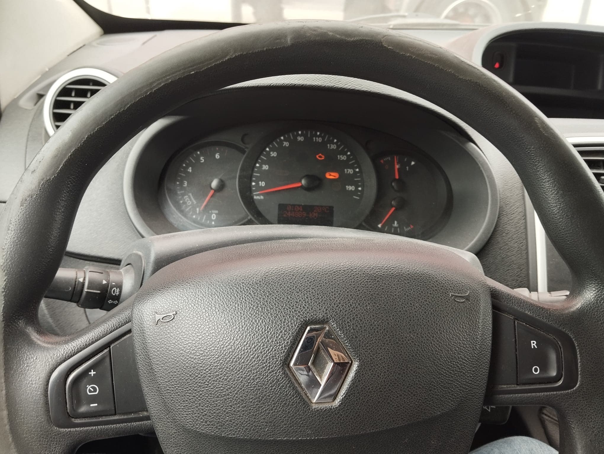 Renault Kangoo Maxi Business 1.5 DCI · Ano 2014 — imagen 11