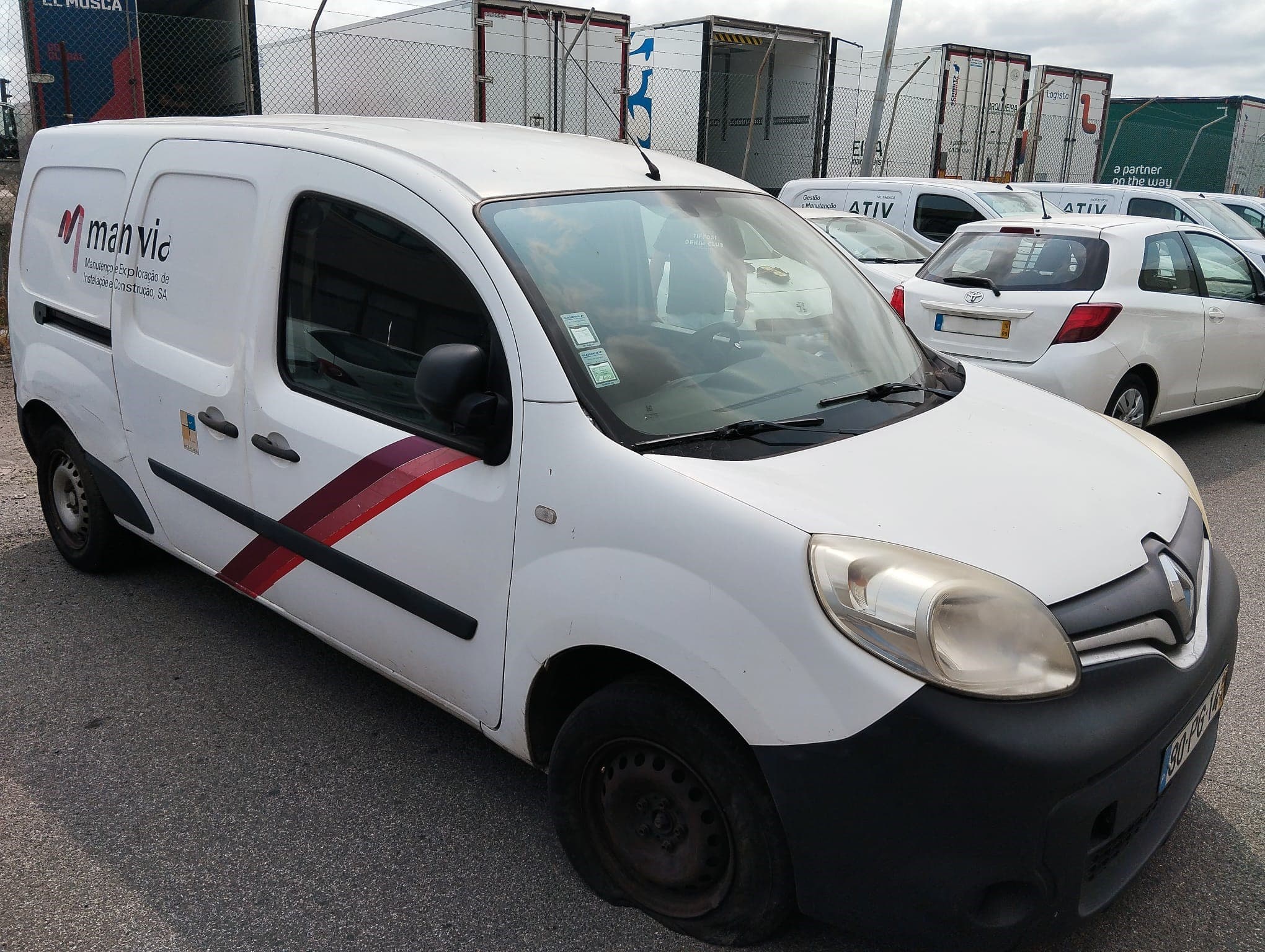 Renault Kangoo Maxi Business 1.5 DCI · Ano 2014 — imagen 3