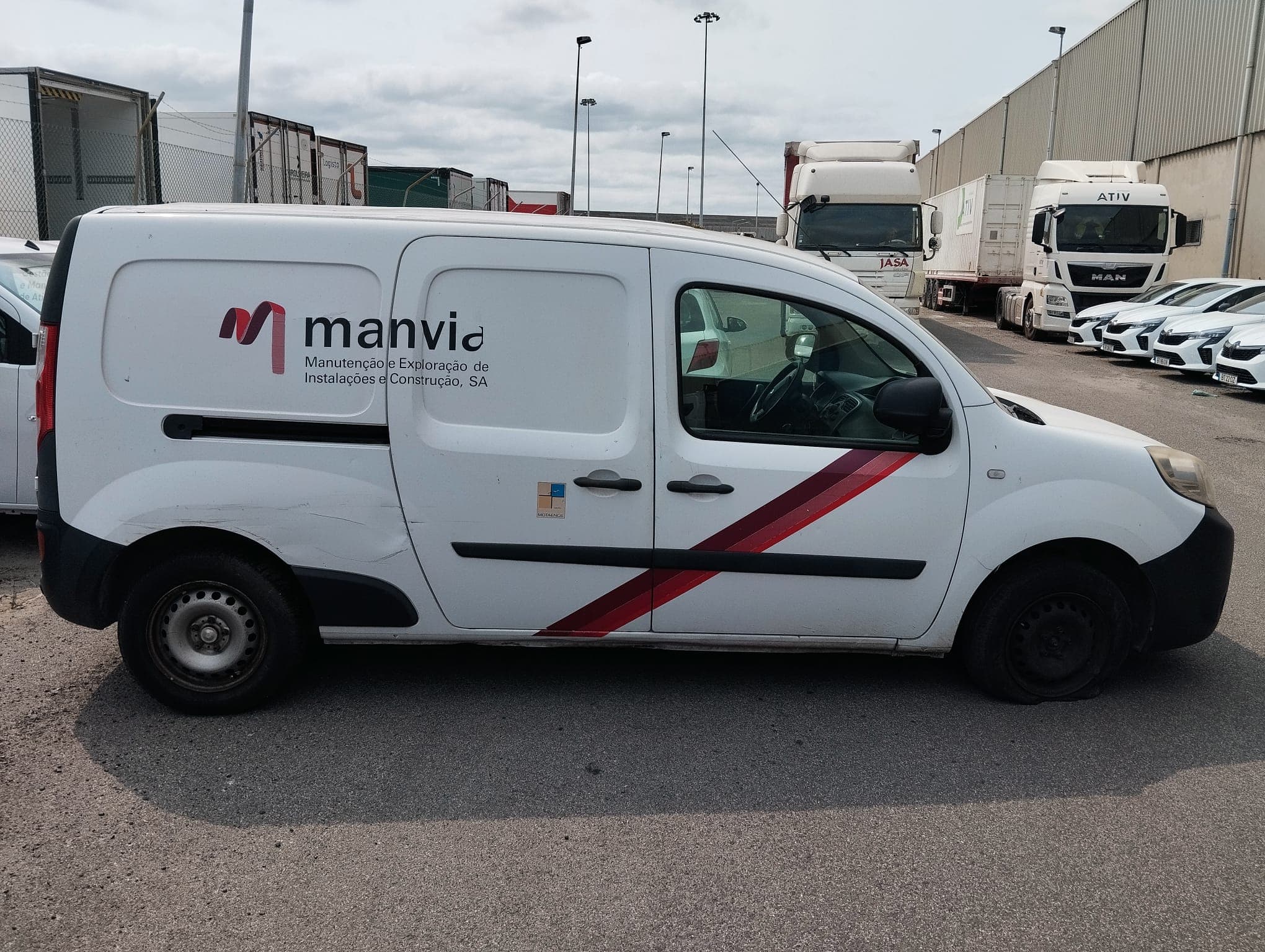 Renault Kangoo Maxi Business 1.5 DCI · Ano 2014 — imagen 5