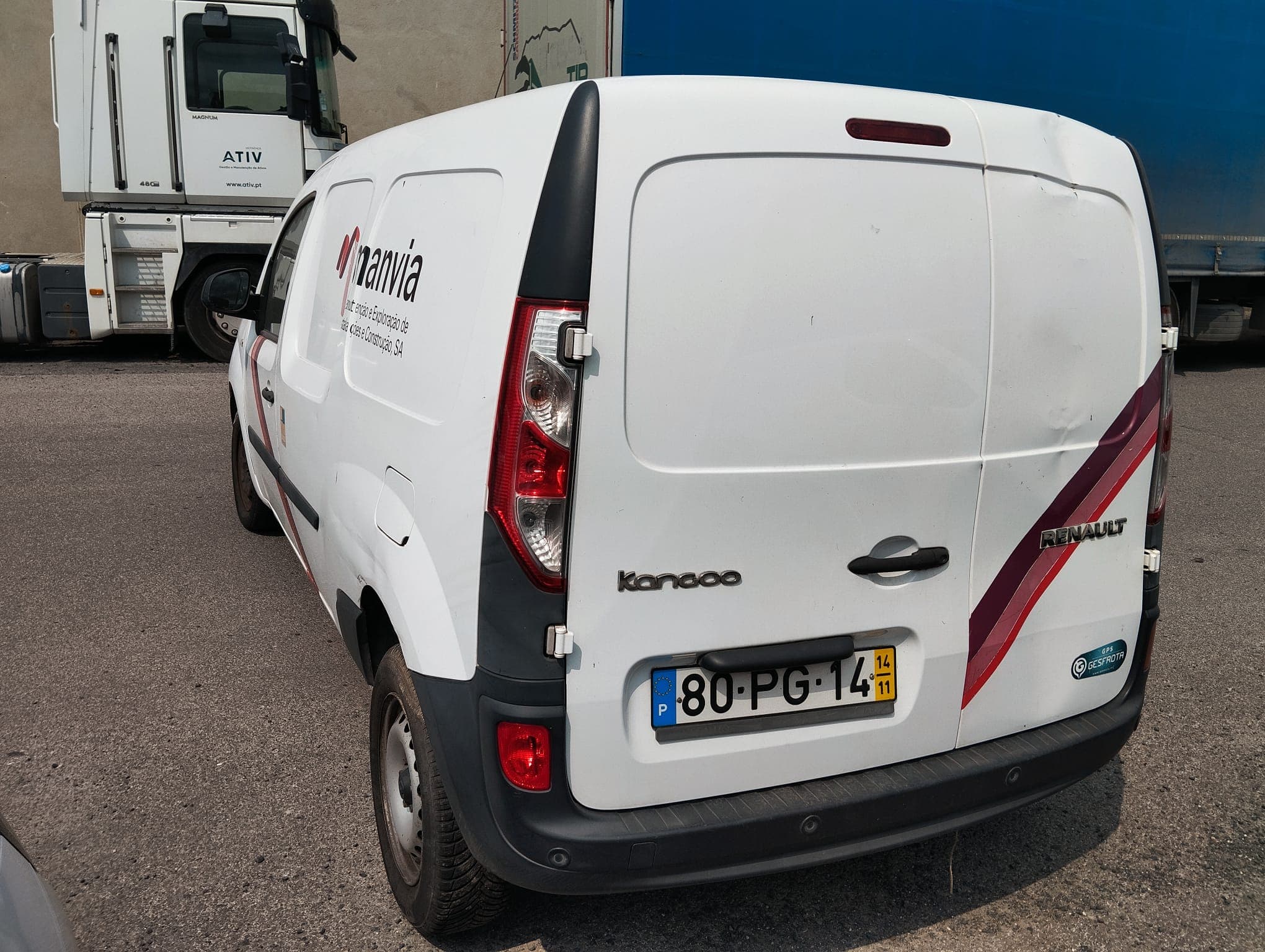 Renault Kangoo Maxi Business 1.5 DCI · Ano 2014 — imagen 6