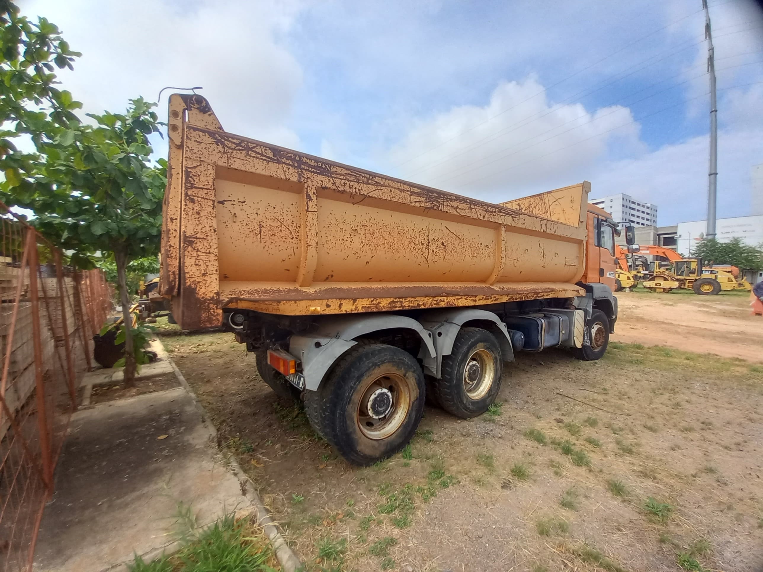 Camião Basc. Tras. (6X4) da marca MAN, modelo 2634-4x2-4 — imagen 6