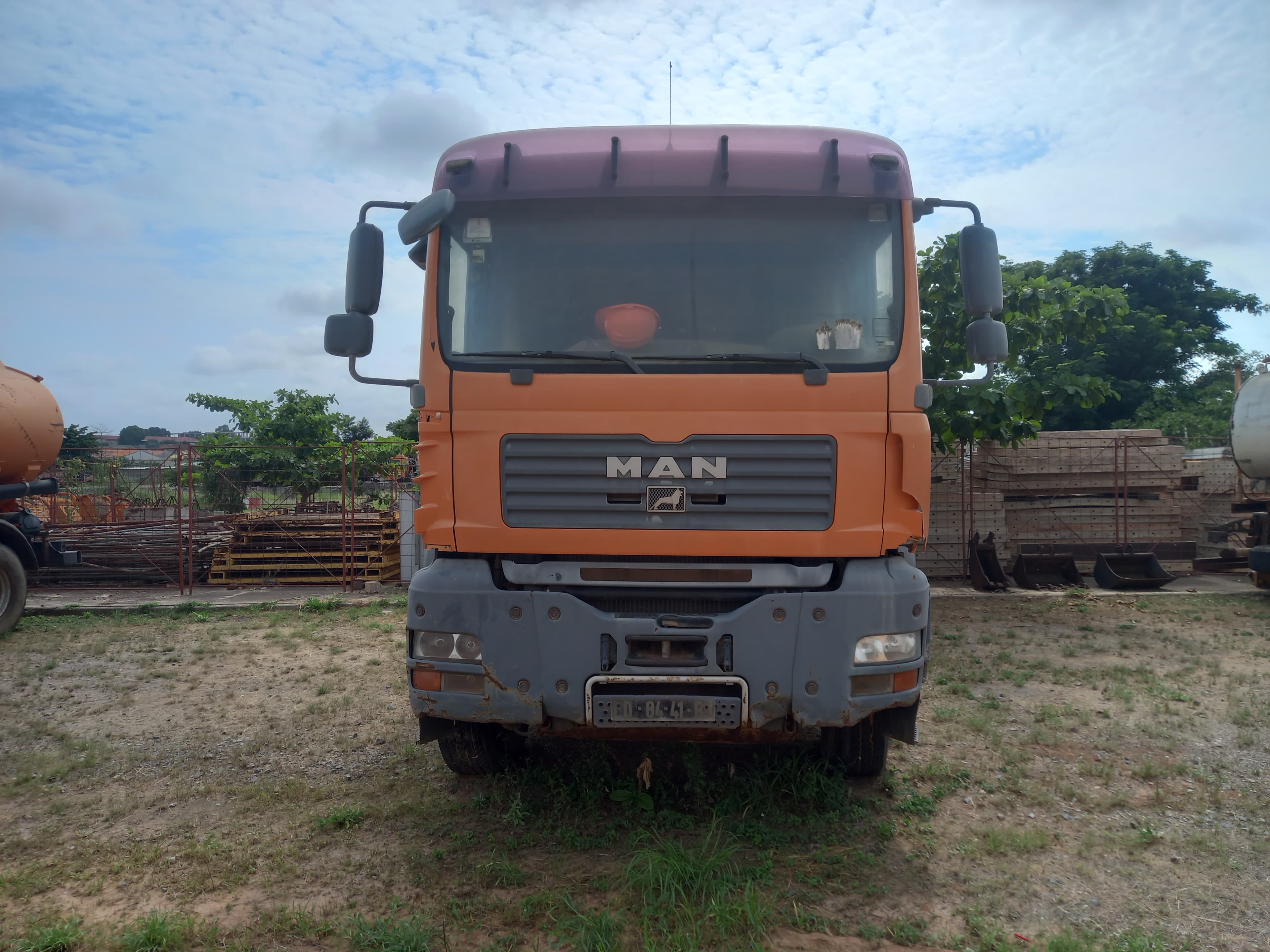 Camião Basc. Tras. (6X4) da marca MAN, modelo 2634-4x2-4 — imagen 2