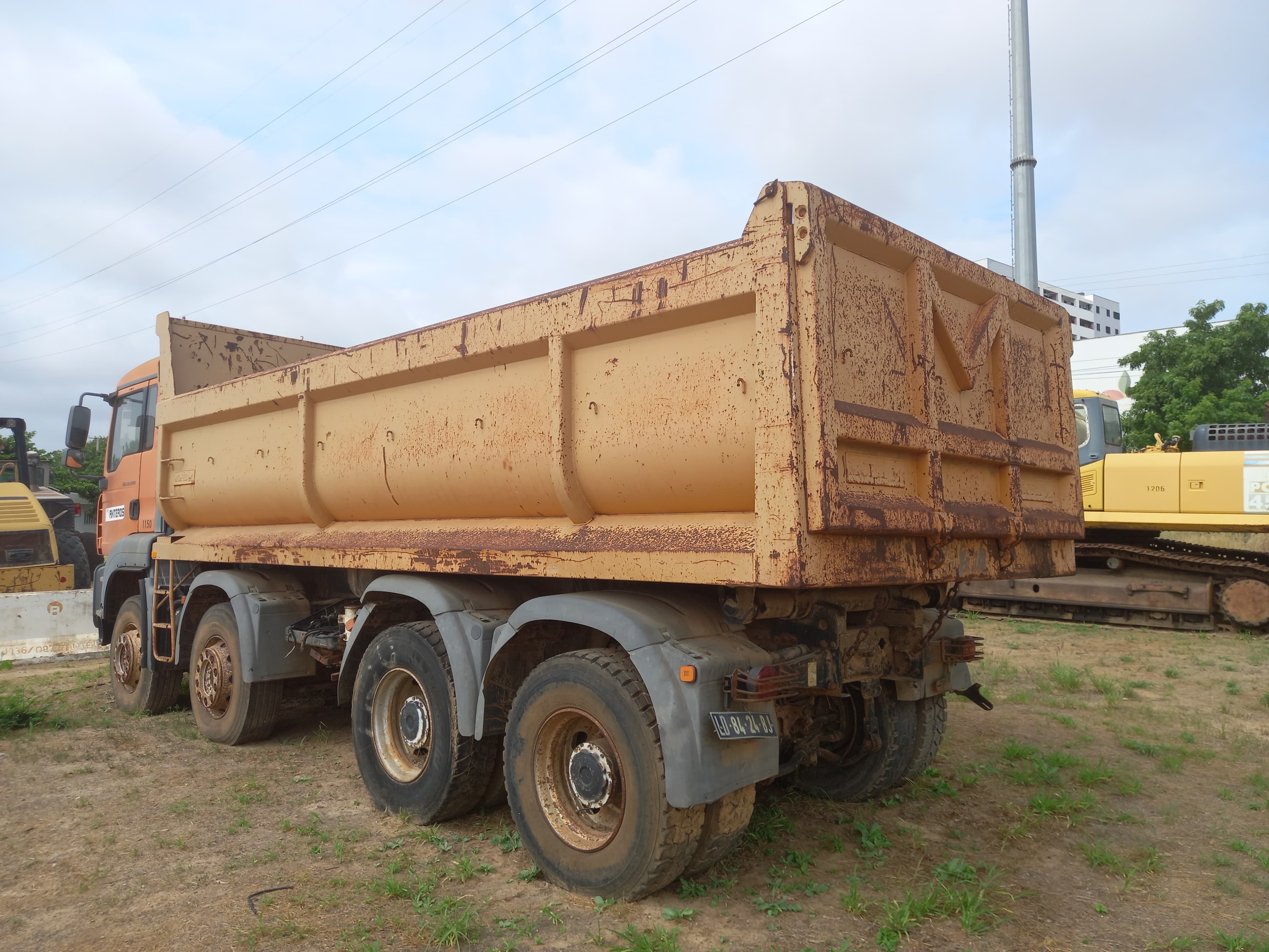 Camião Basc. Tras. (6X4) da marca MAN, modelo TGA 35.440-6x4-5,10 — imagen 4