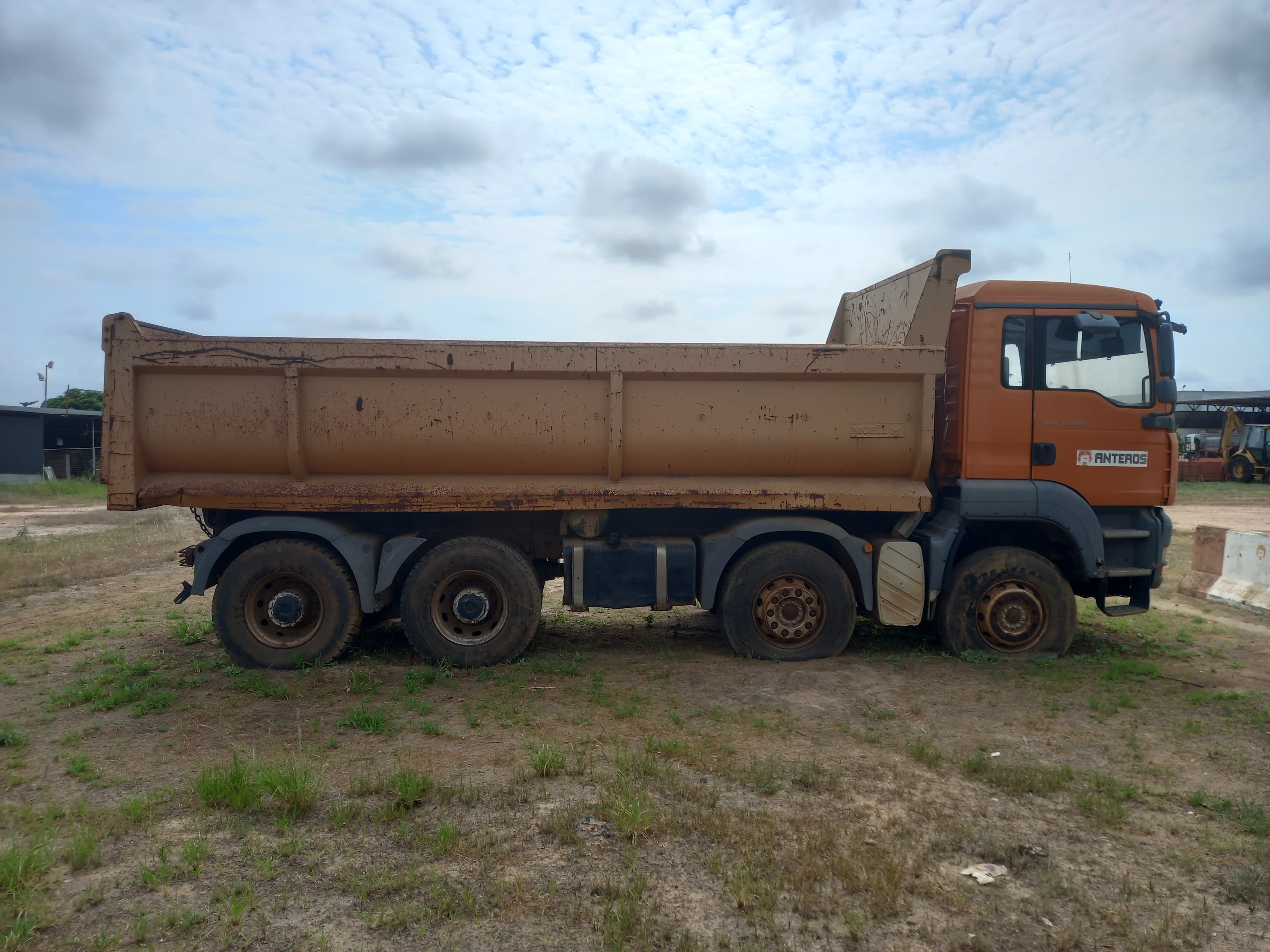 Camião Basc. Tras. (6X4) da marca MAN, modelo TGA 35.440-6x4-5,10 — imagen 6