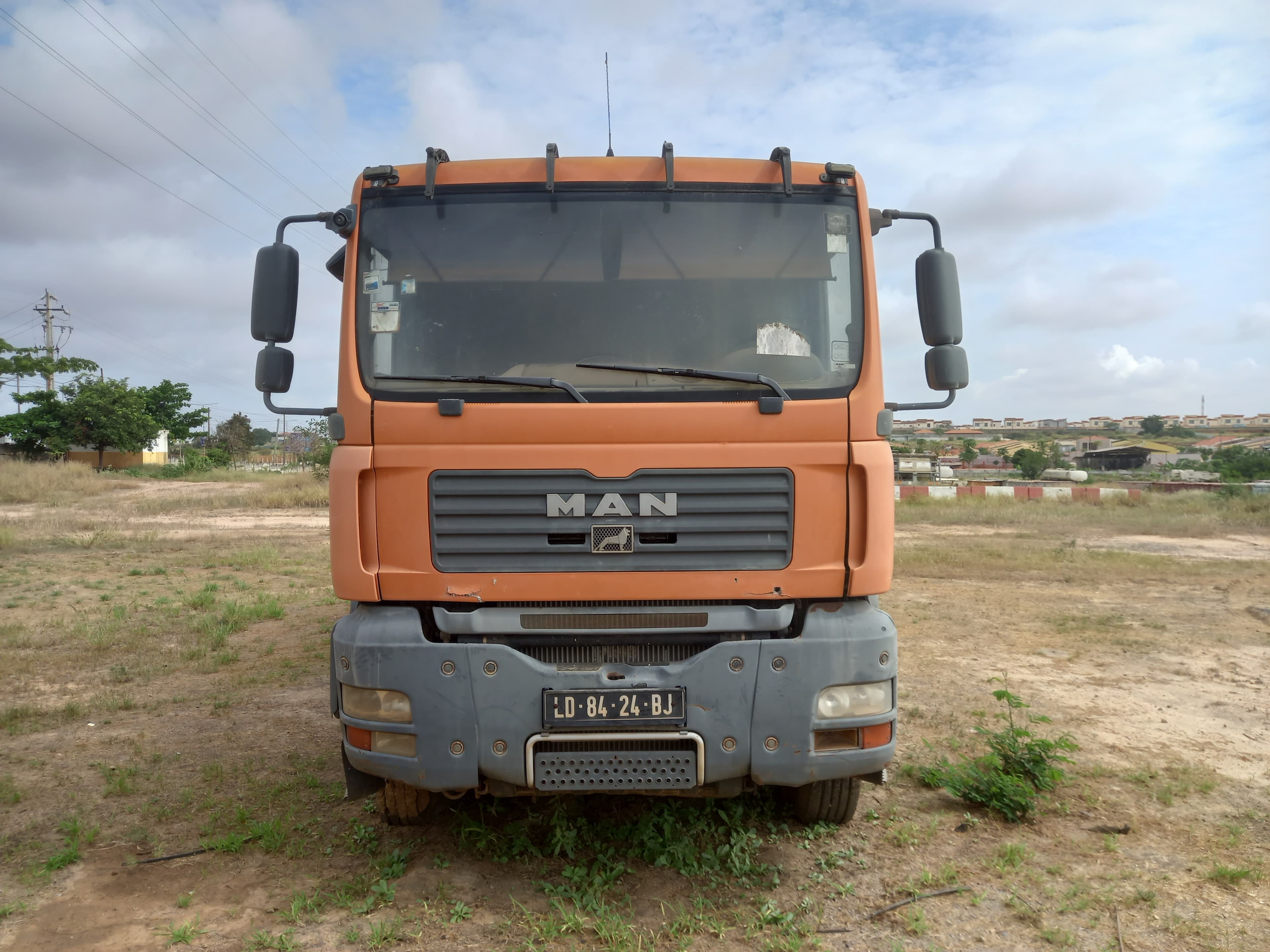 Camião Basc. Tras. (6X4) da marca MAN, modelo TGA 35.440-6x4-5,10 — imagen 2