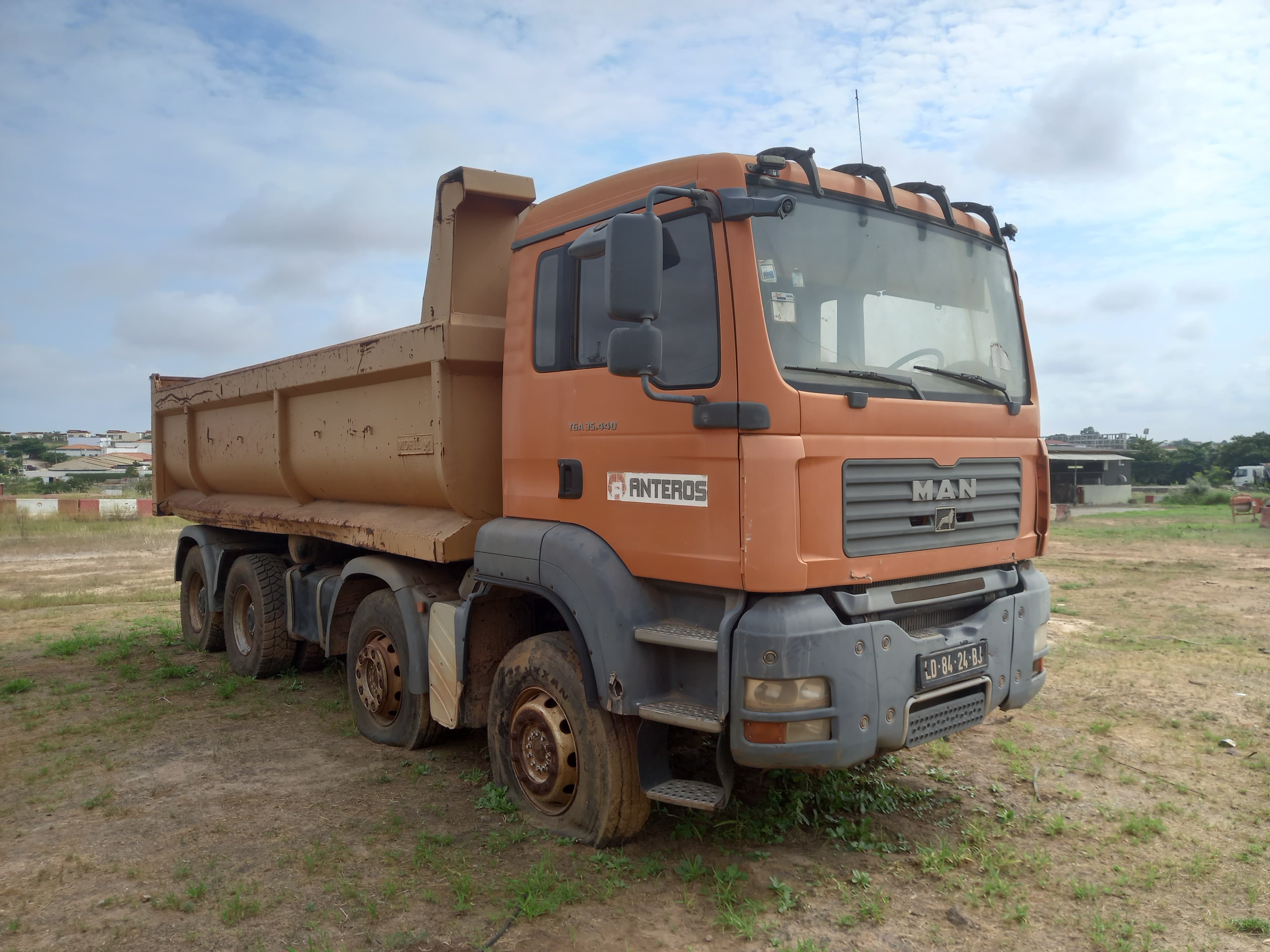 Camião Basc. Tras. (6X4) da marca MAN, modelo TGA 35.440-6x4-5,10 — imagen 3