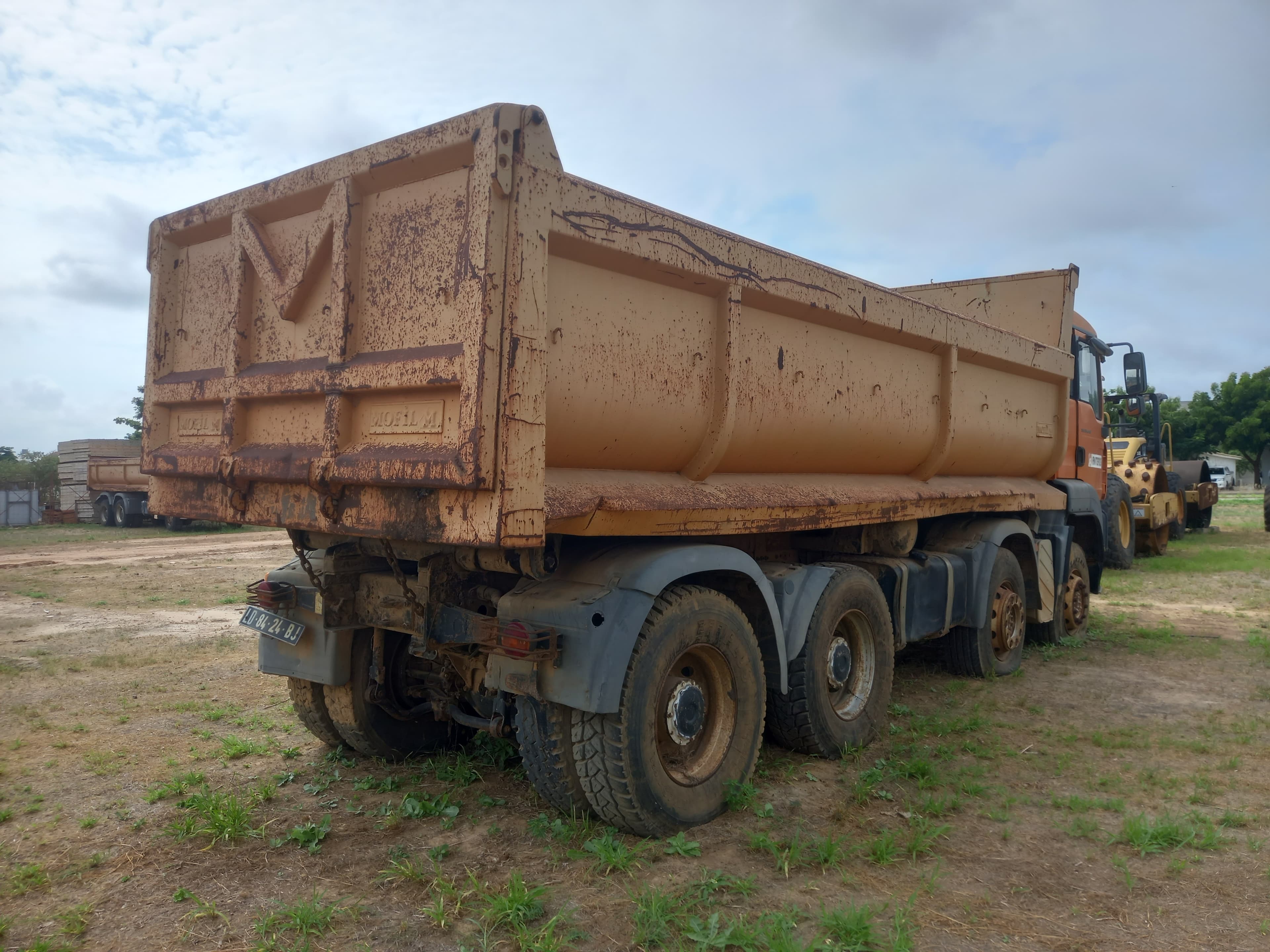 Camião Basc. Tras. (6X4) da marca MAN, modelo TGA 35.440-6x4-5,10 — imagen 8