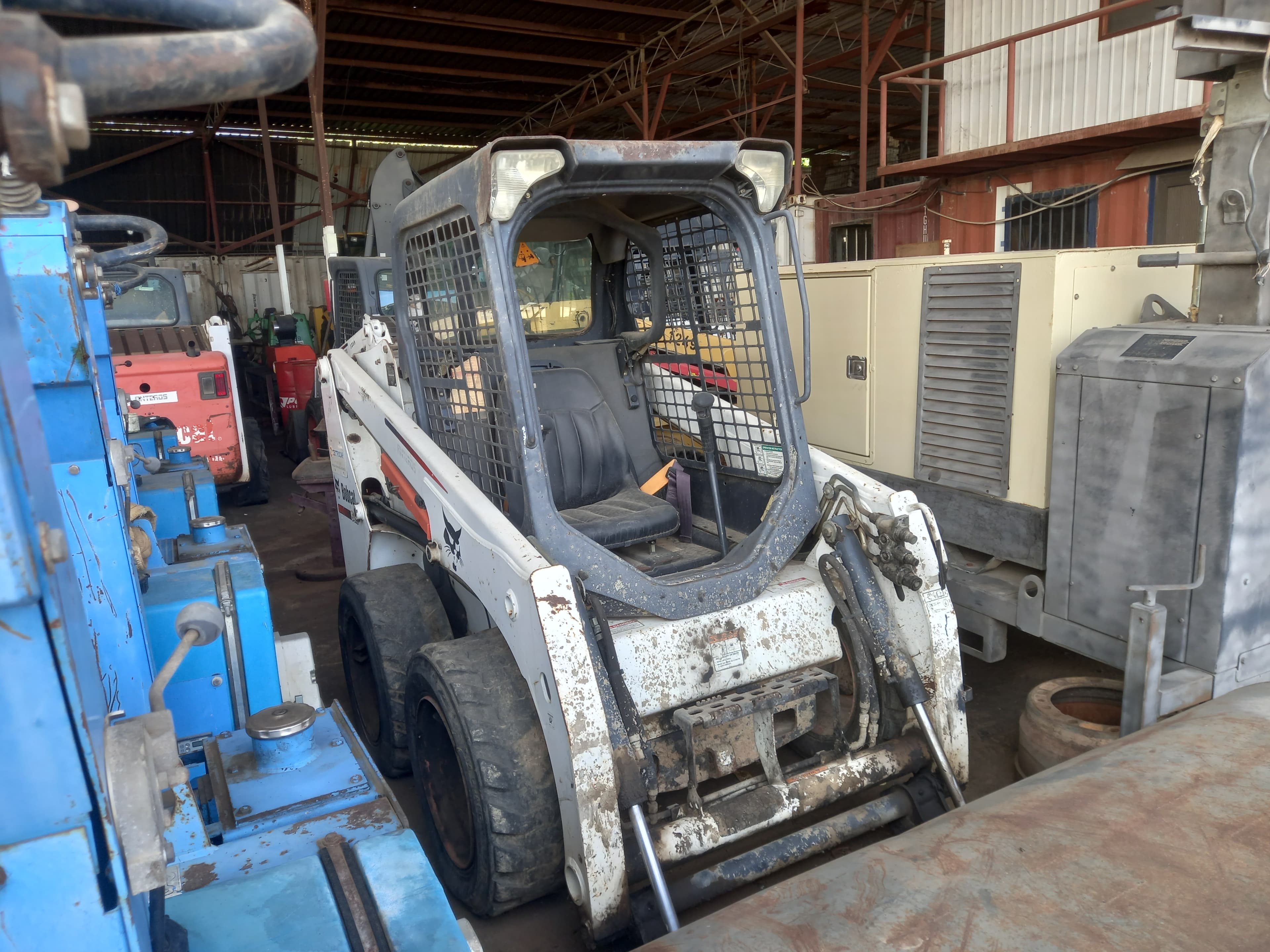 Pá Carregadora (mini) de Pneus da marca BOBCAT, modelo S450B