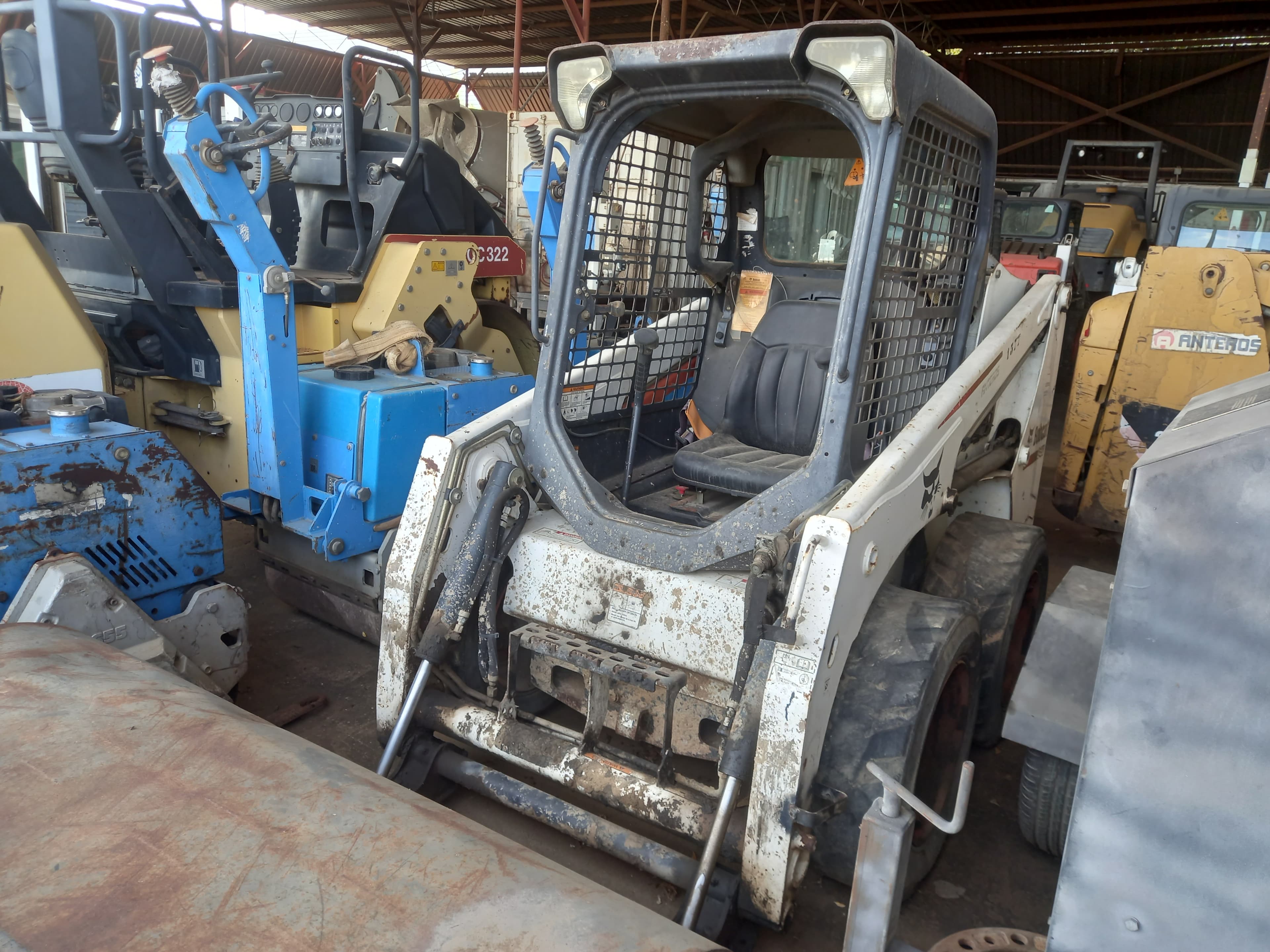 Pala cargadora (mini) neumática de la marca BOBCAT, modelo S450B — imagen 5