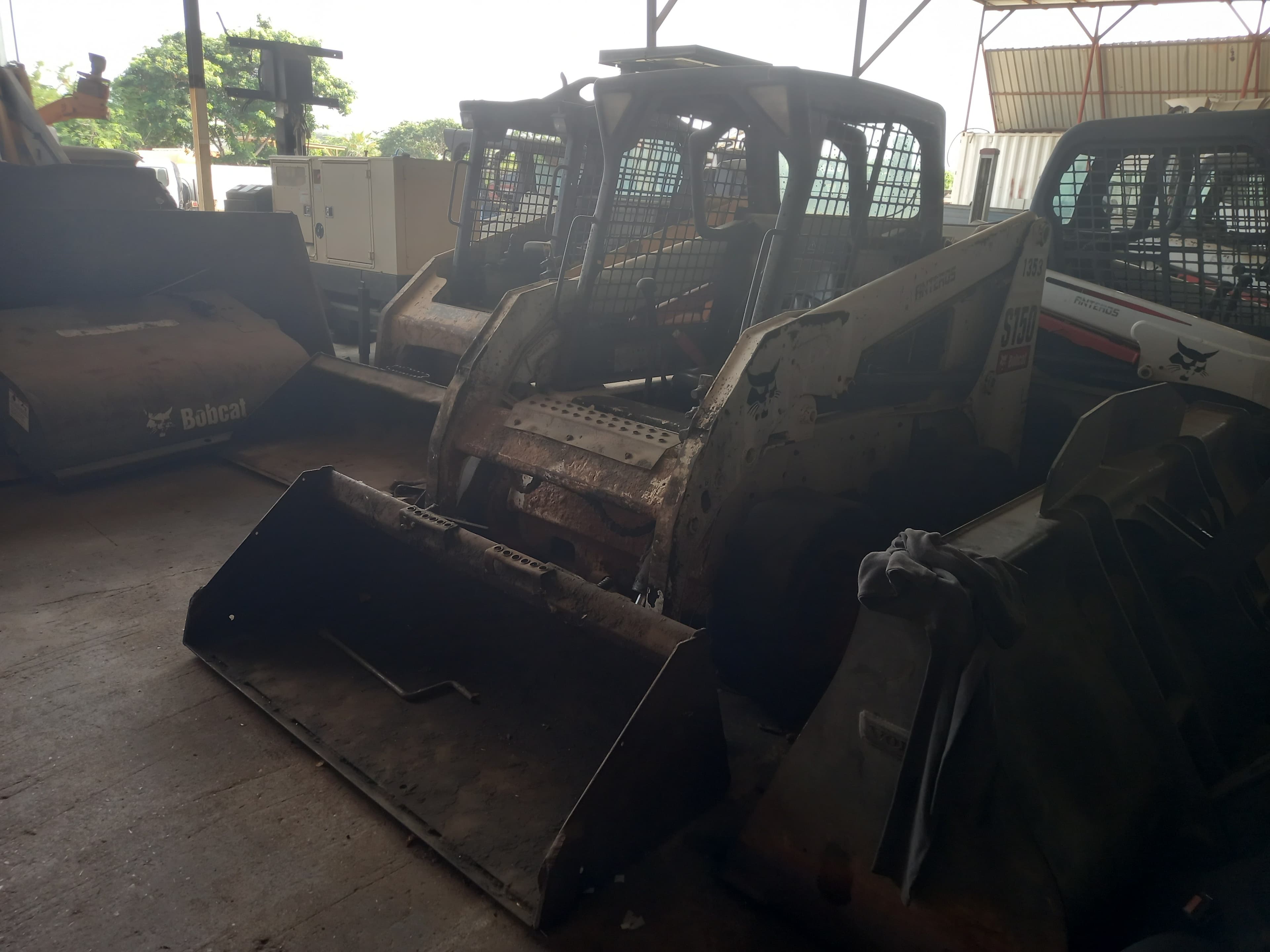 Pá Carregadora (mini) de Pneus da marca BOBCAT, modelo S 150 B
