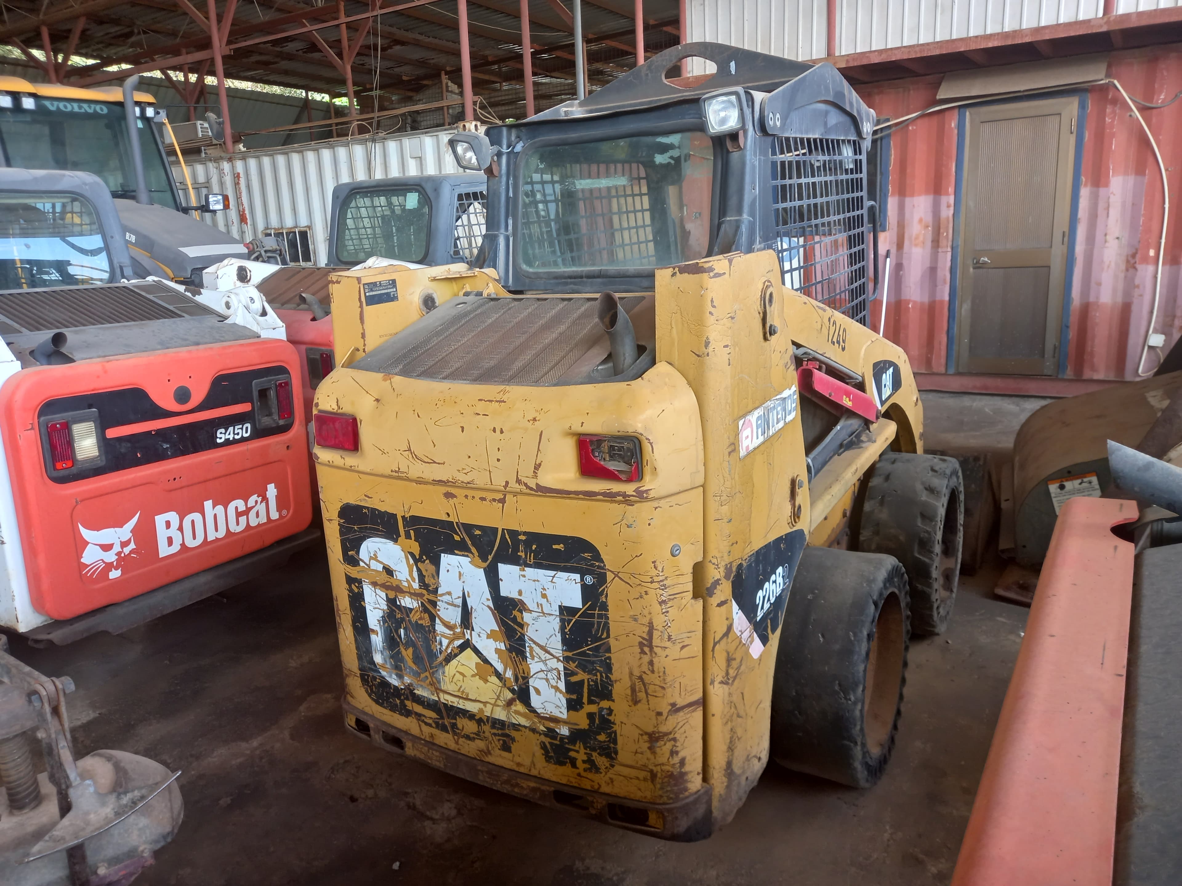 Pá Carregadora (mini) de Pneus da marca CATERPILLAR, modelo 226B — imagen 6