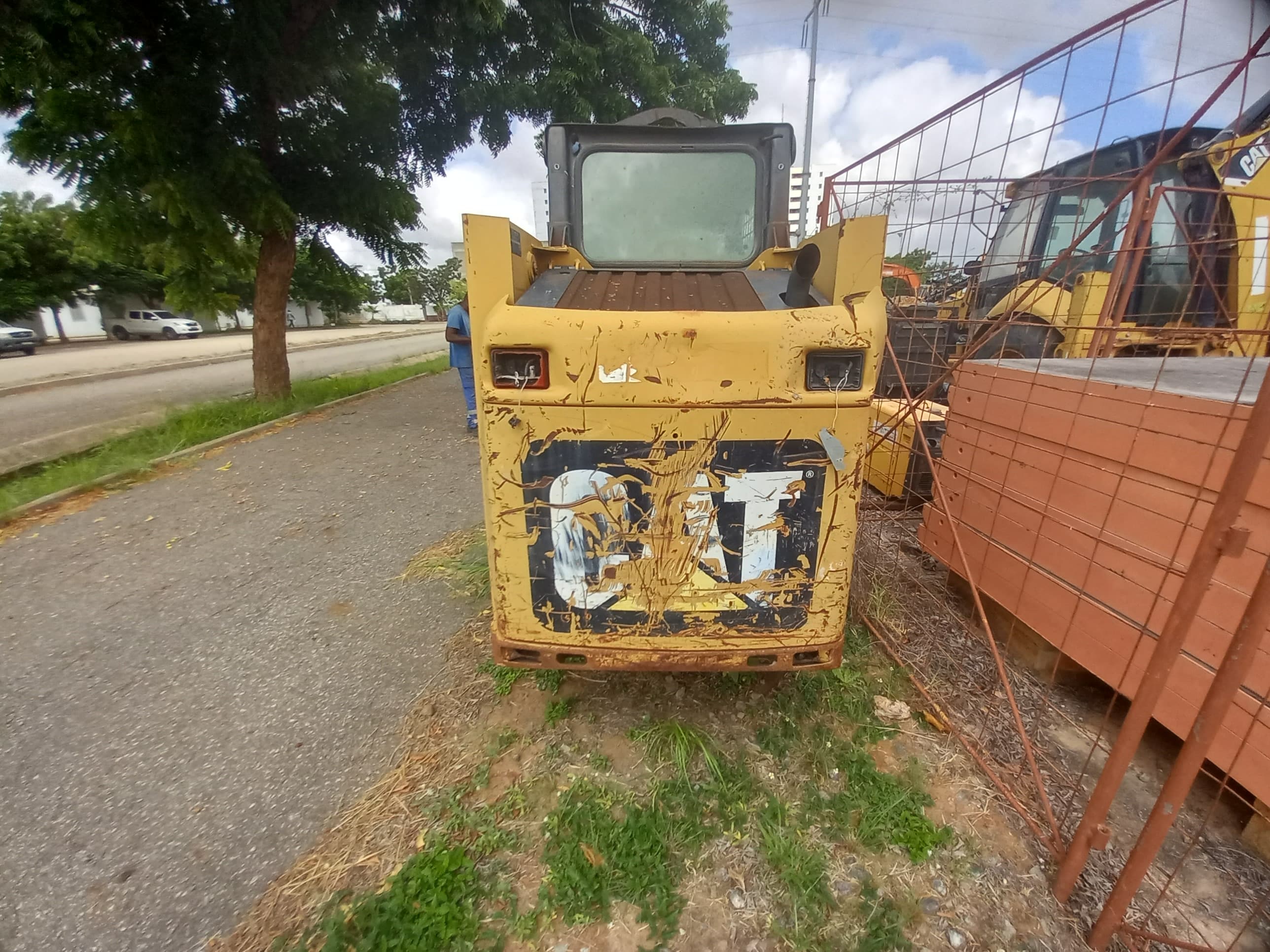 Pá Carregadora (mini) de Pneus da marca CATERPILLAR, modelo 226B — imagen 4