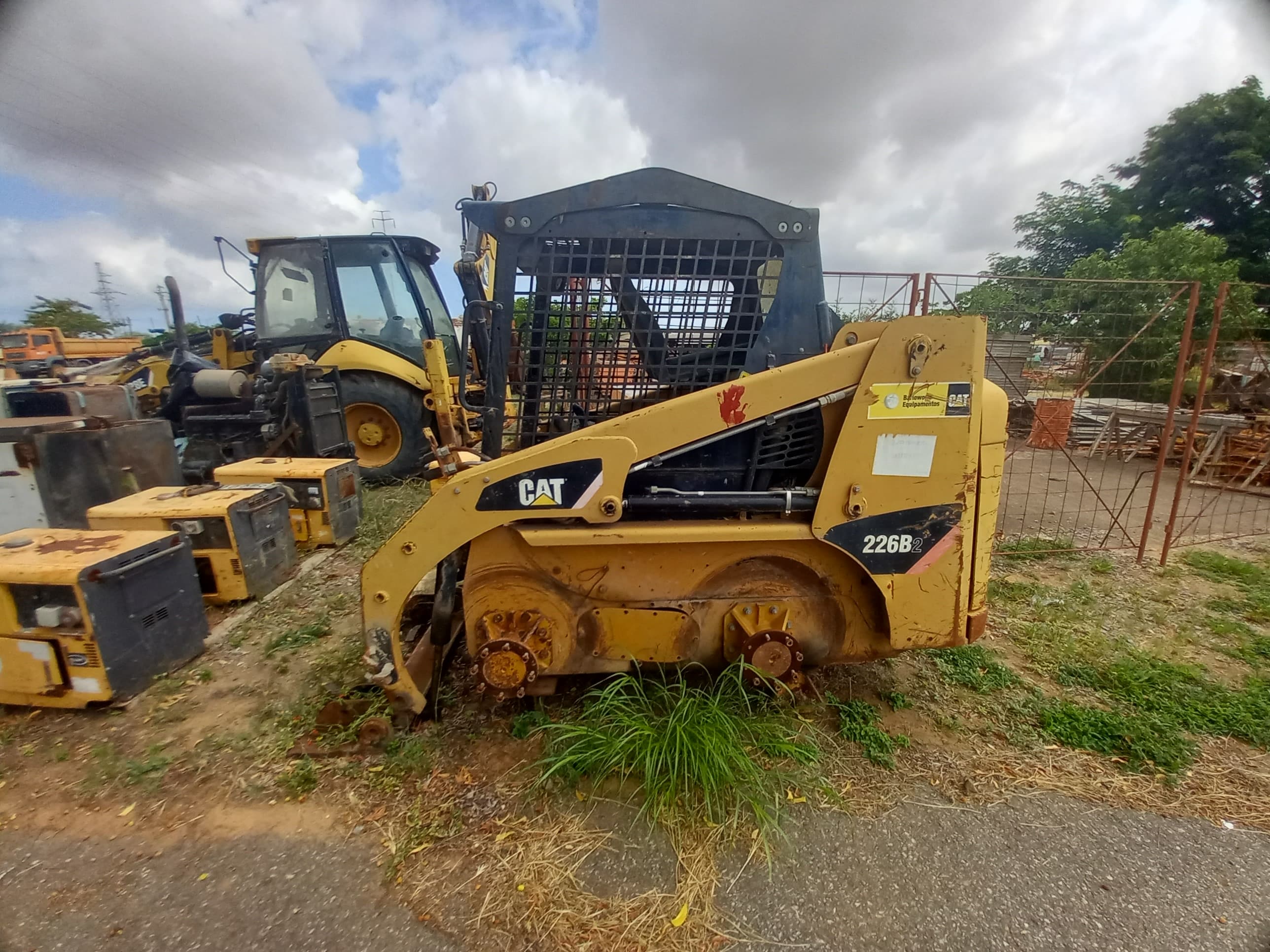 Pá Carregadora (mini) de Pneus da marca CATERPILLAR, modelo 226B — imagen 2
