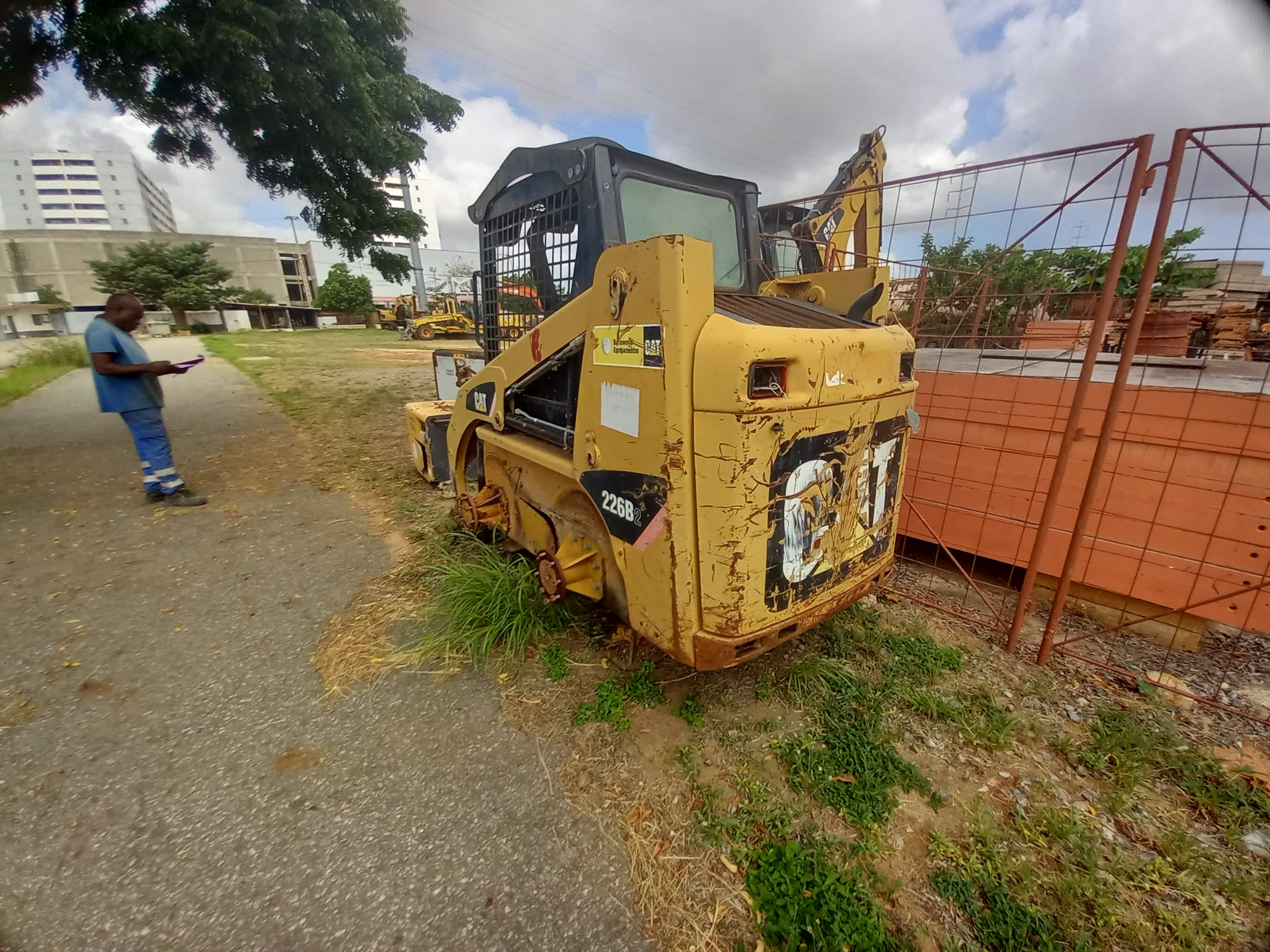 Pá Carregadora (mini) de Pneus da marca CATERPILLAR, modelo 226B — imagen 3