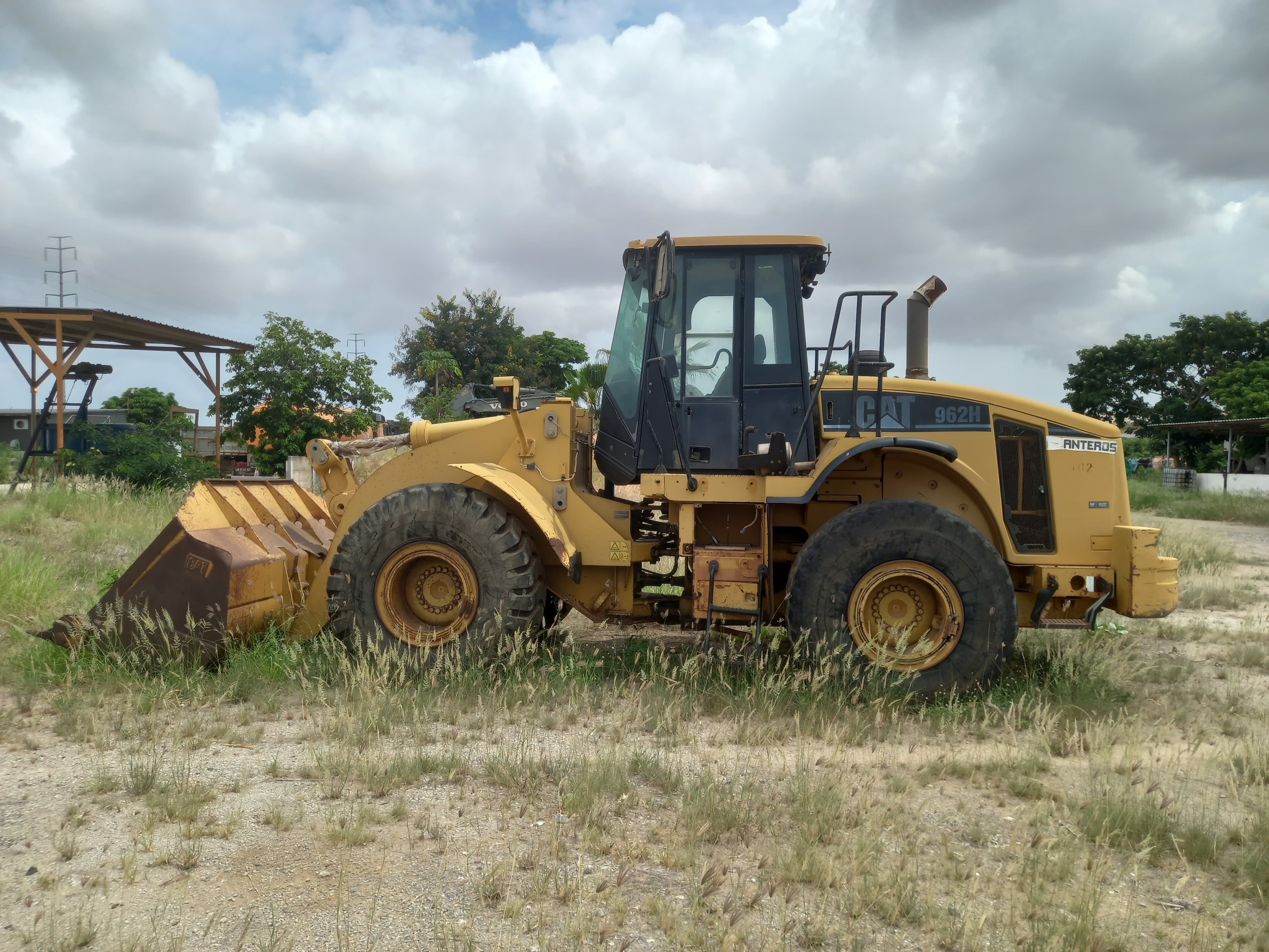 Pá Carregadora de Pneus da marca CATERPILLAR, modelo 962H — image 2