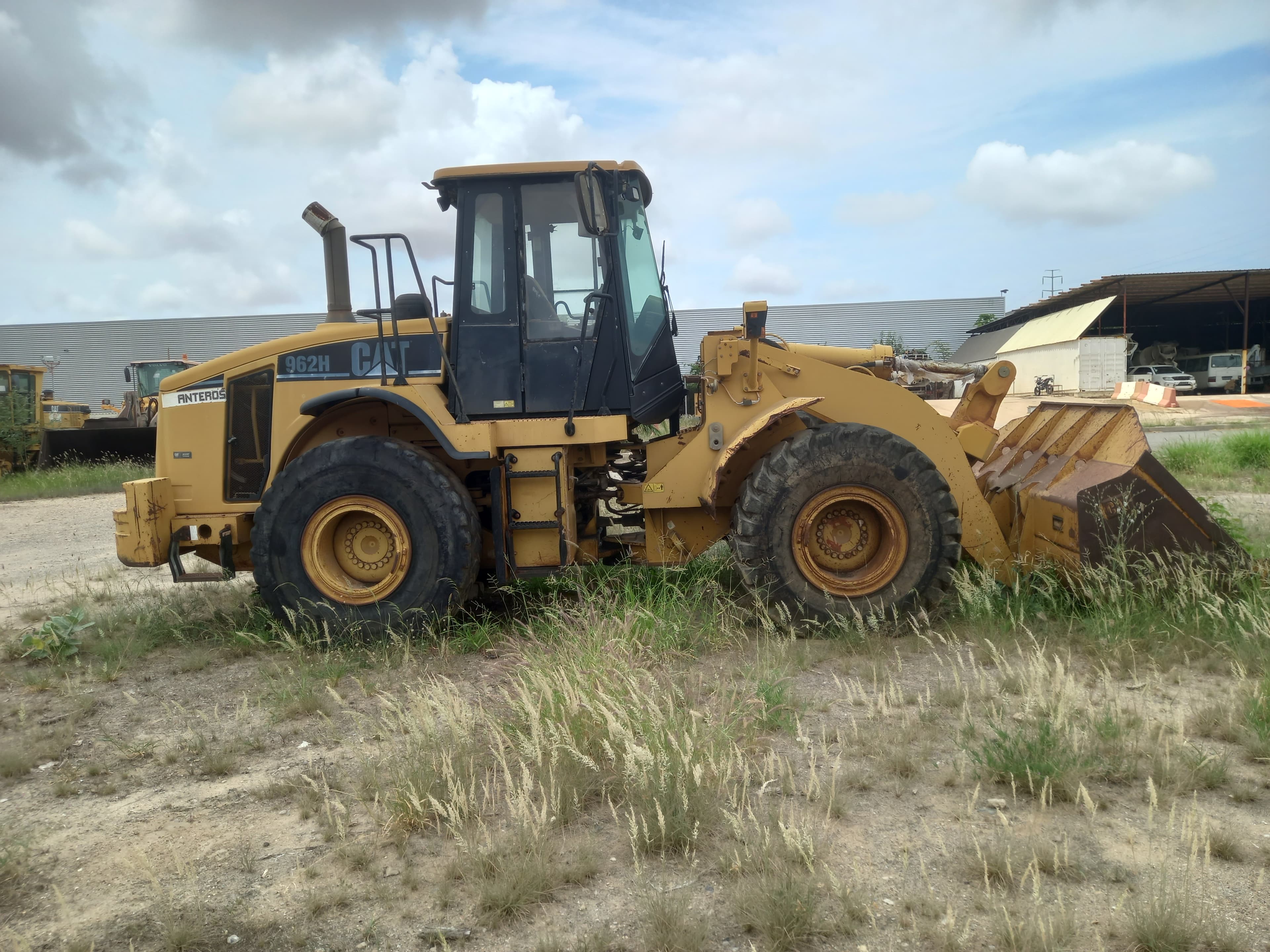 Pá Carregadora de Pneus da marca CATERPILLAR, modelo 962H — image 6