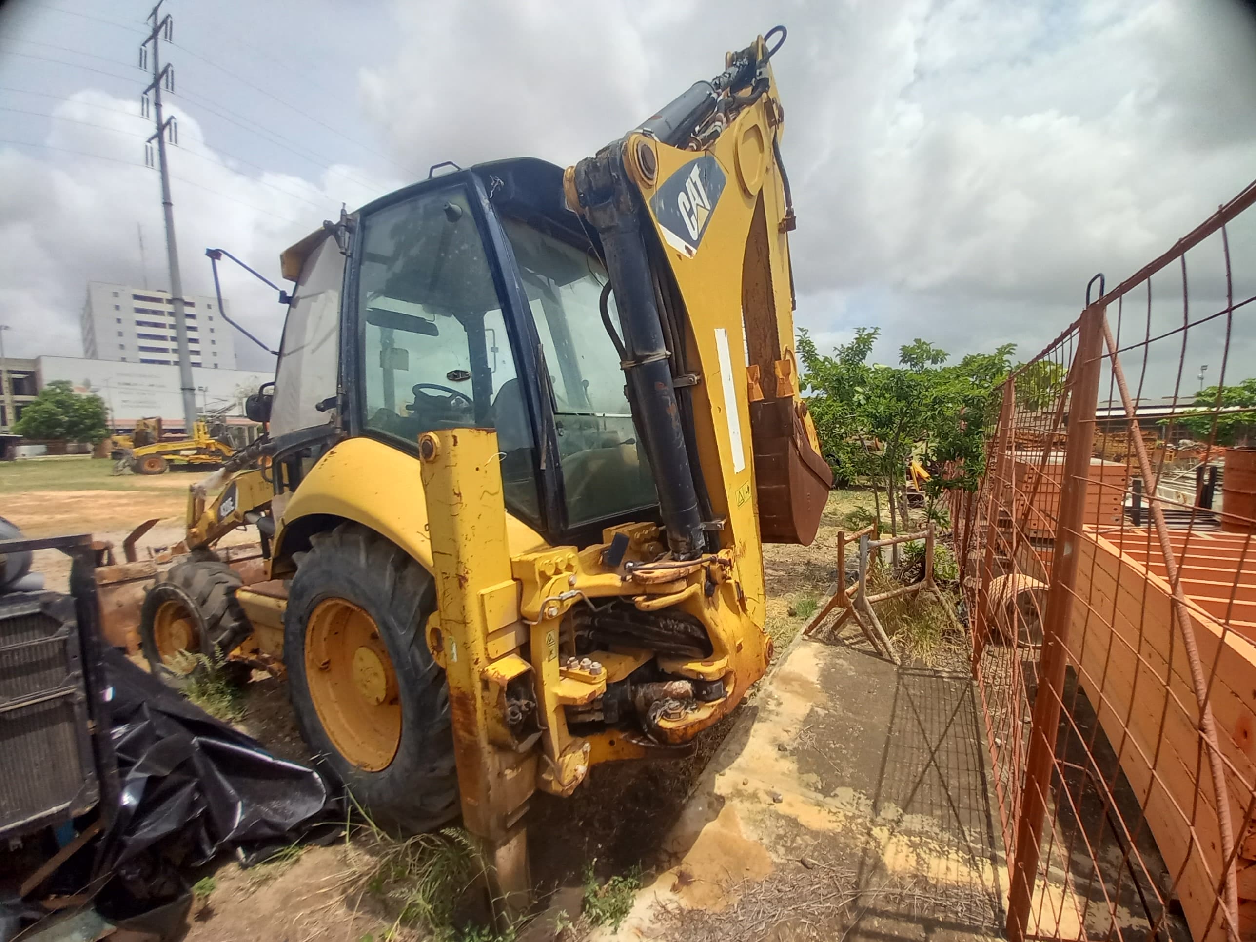 Conj. Ind. Pala y retroexcavadora neumática de la marca CATERPILLAR, modelo 428E — imagen 6
