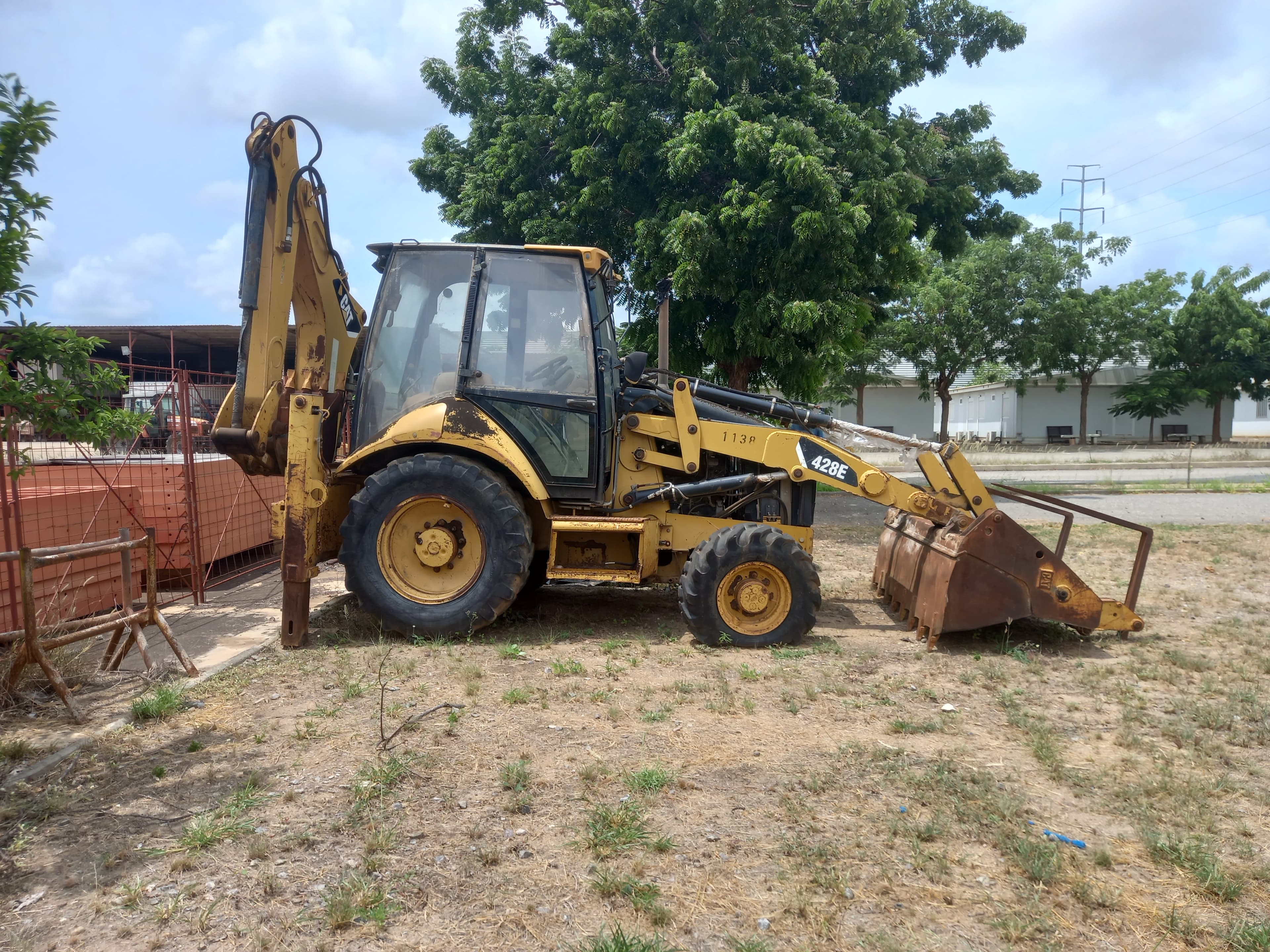 Conj. Ind. Pala y retroexcavadora neumática de la marca CATERPILLAR, modelo 428E — imagen 5