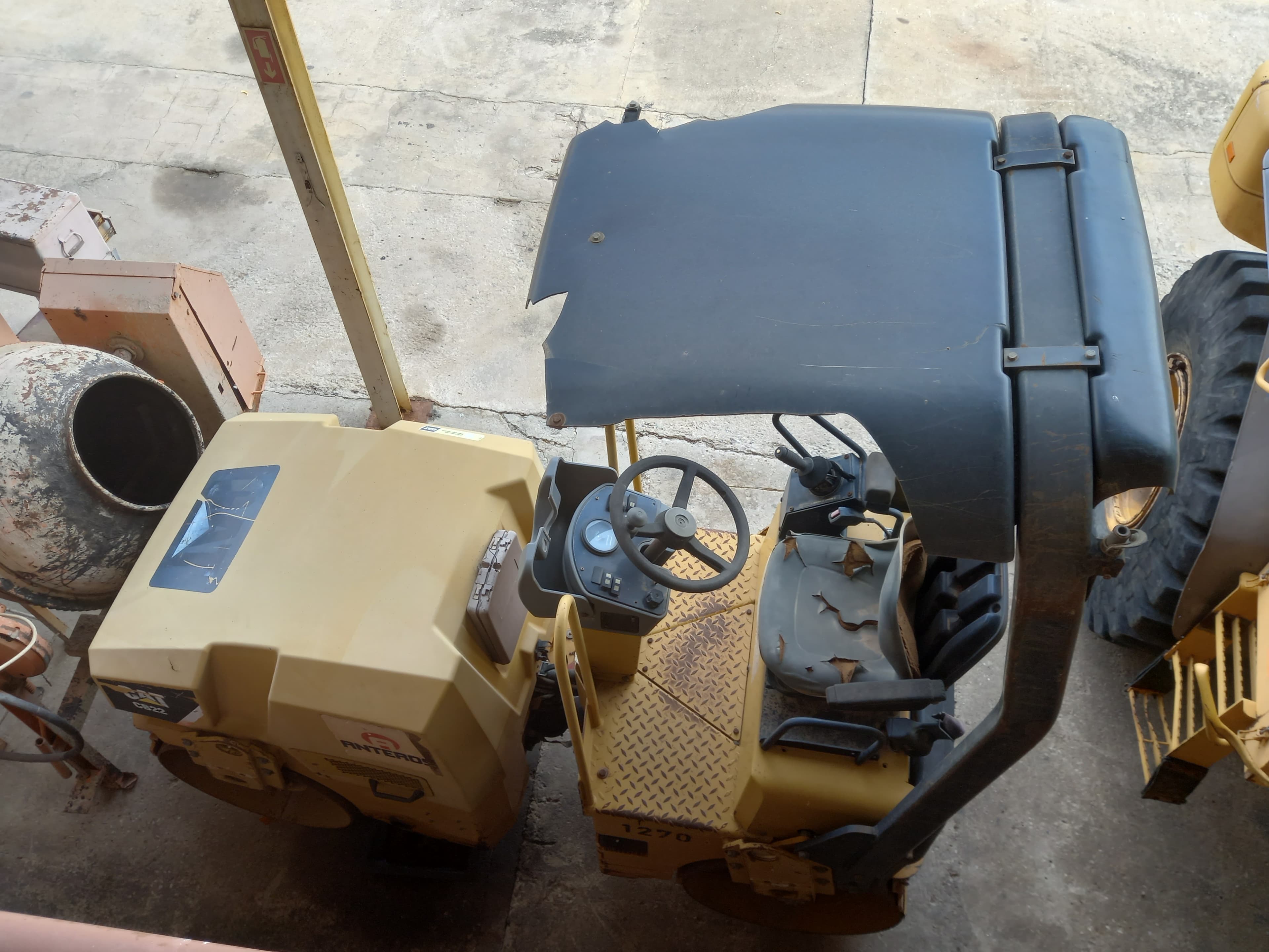 Cilindro de Rolos c/ Condutor da marca CATERPILLAR, modelo CB22 — imagen 5
