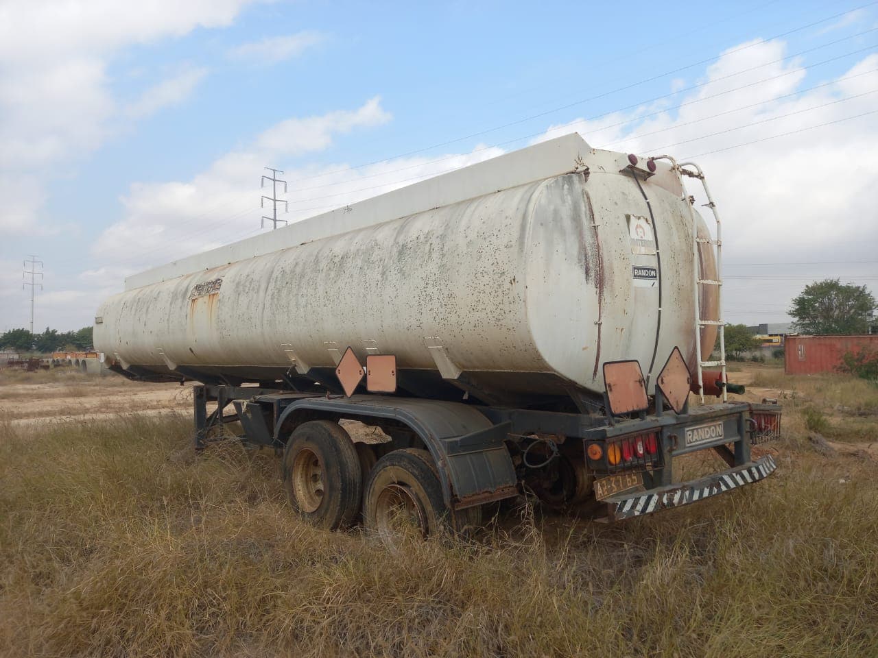 Semirreboque Cisterna de Combustível da marca RANDON, modelo SRTQLT0235 — imagem 3