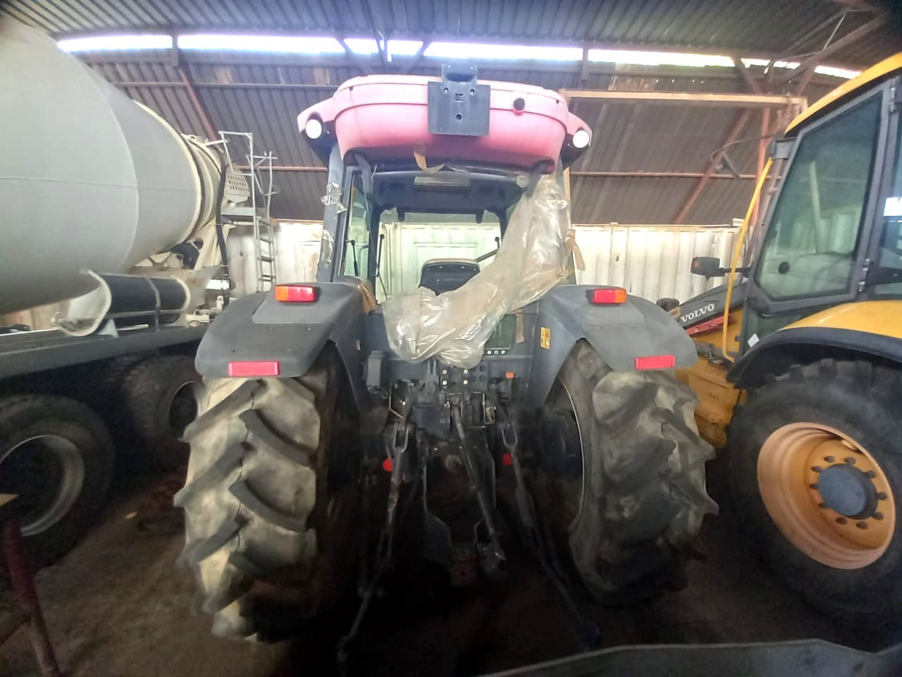 Trator Agrícola da marca MCCORMICK, modelo C MAX90 — imagen 3