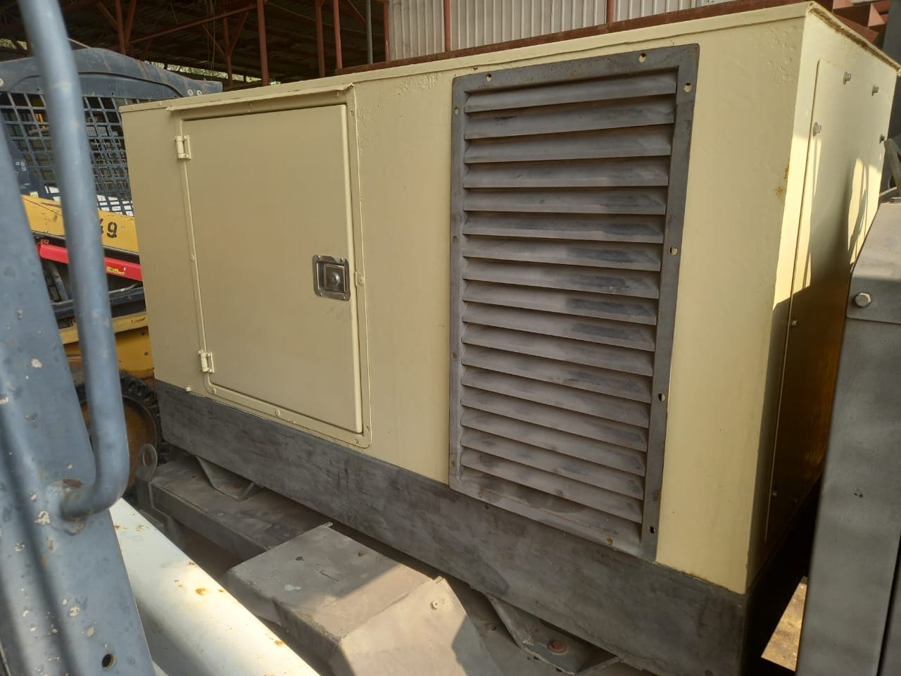 Grupo Eletrogéneo da marca PERKINS, modelo INSONORIZADO 22 KVA — imagen 4