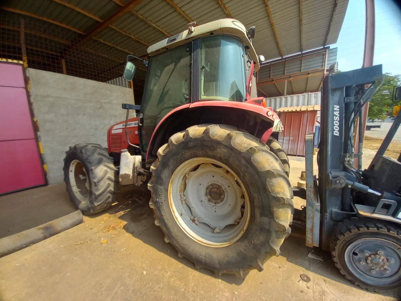 Trator Agrícola da marca MASSEY FERGUSON, modelo 5455 — image 4