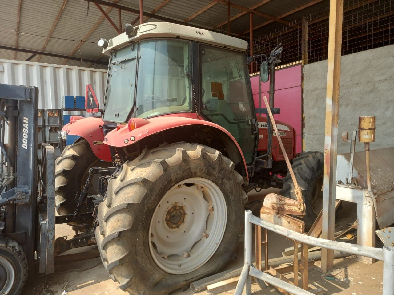 Trator Agrícola da marca MASSEY FERGUSON, modelo 5455 — image 2