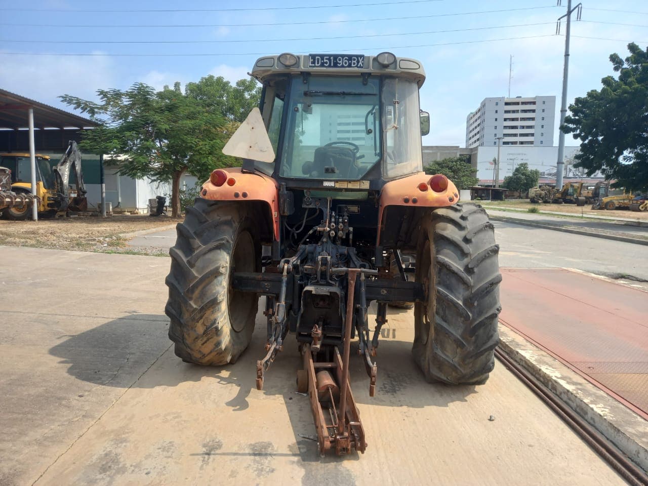 Trator Agrícola da marca MASSEY FERGUSON, modelo MF.5455 — imagen 4