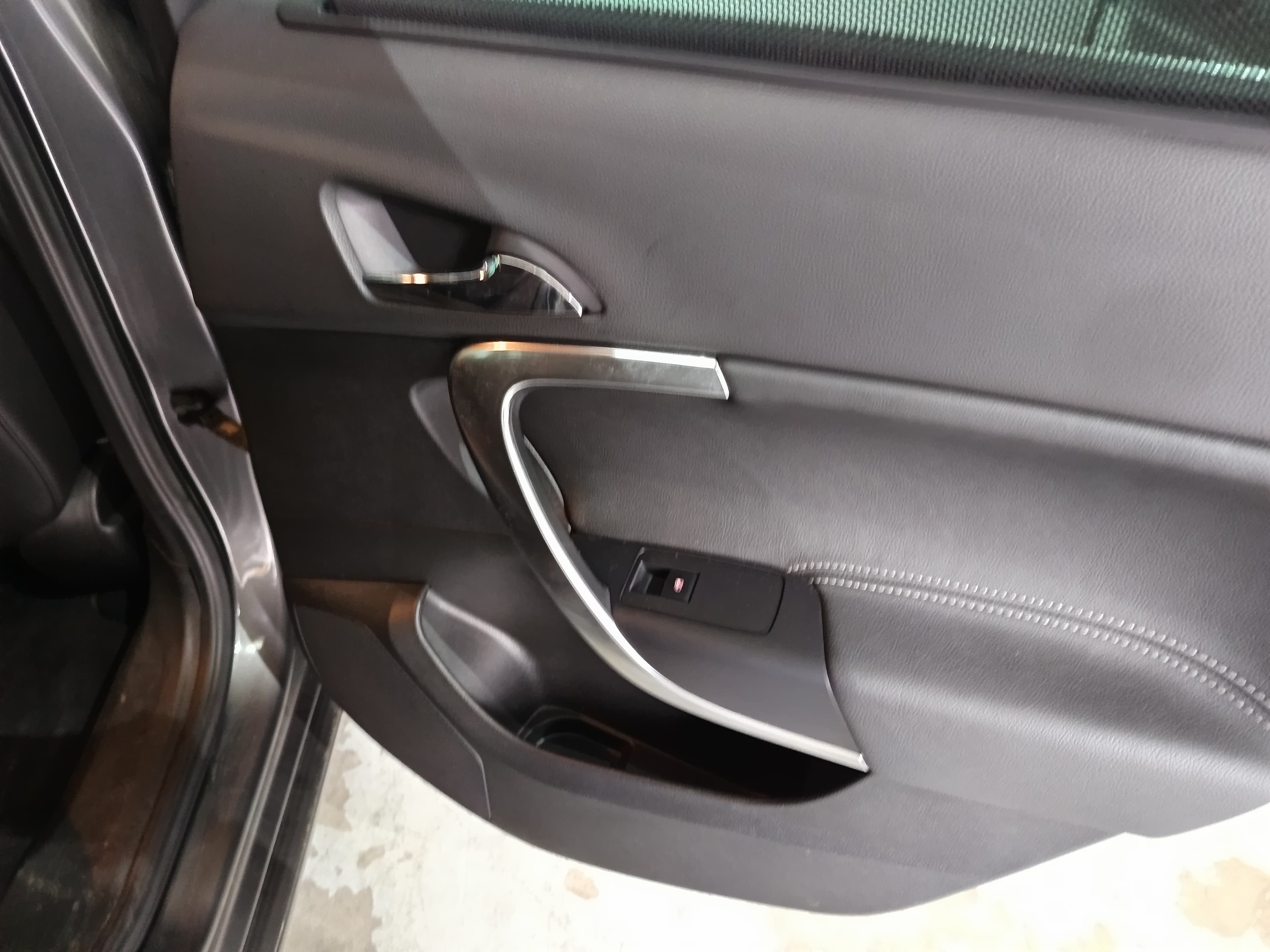 Opel Insígnia Sports Tourer Diesel CDTI · Ano 2010 — imagen 25