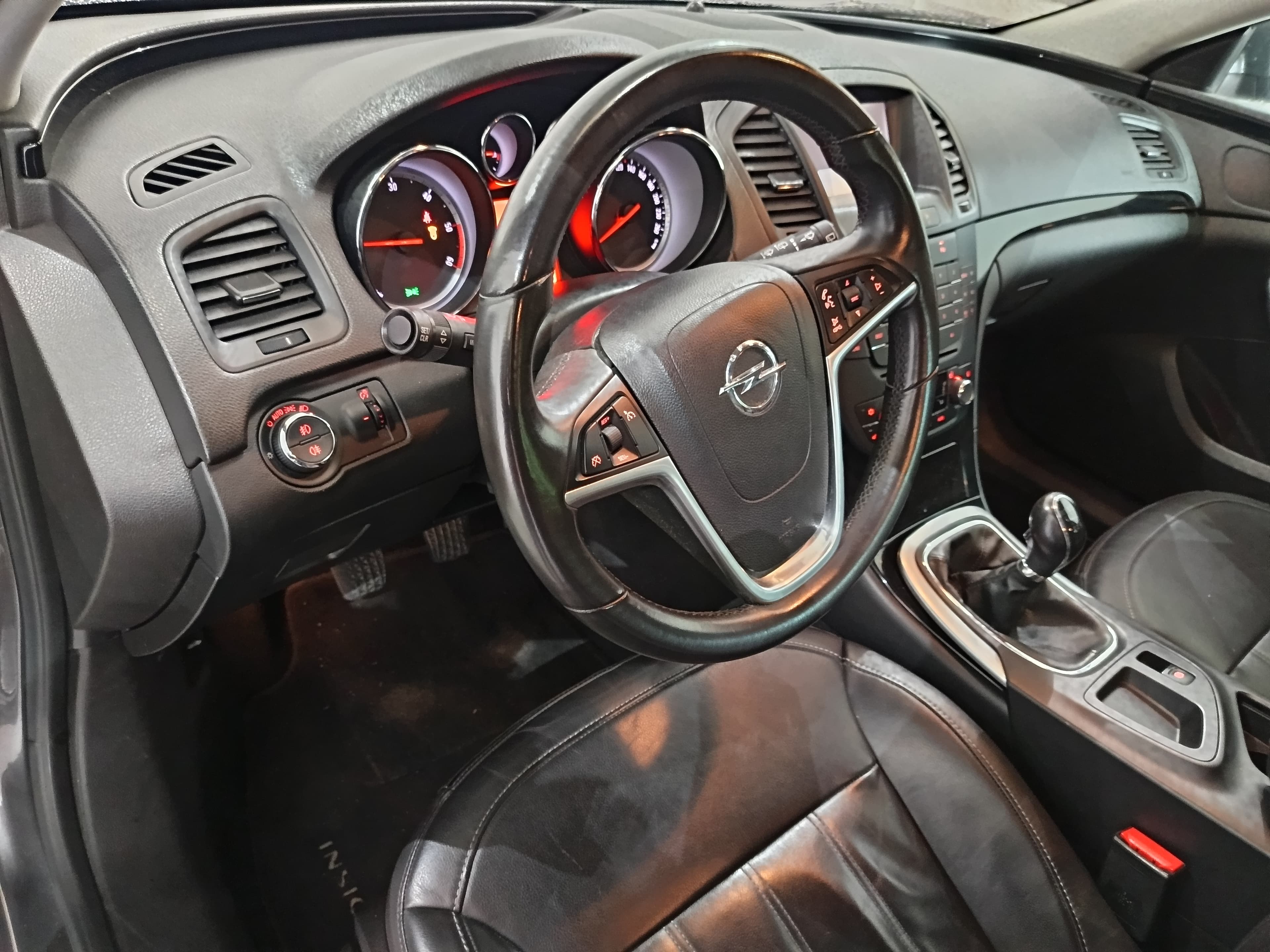 Opel Insígnia Sports Tourer Diesel CDTI · Ano 2010 — imagen 36