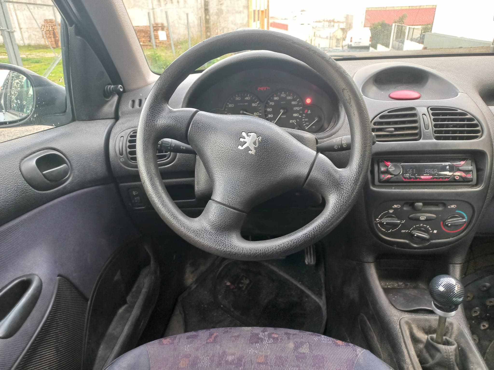 Peugeot 206 · Ano 1999 — image 16
