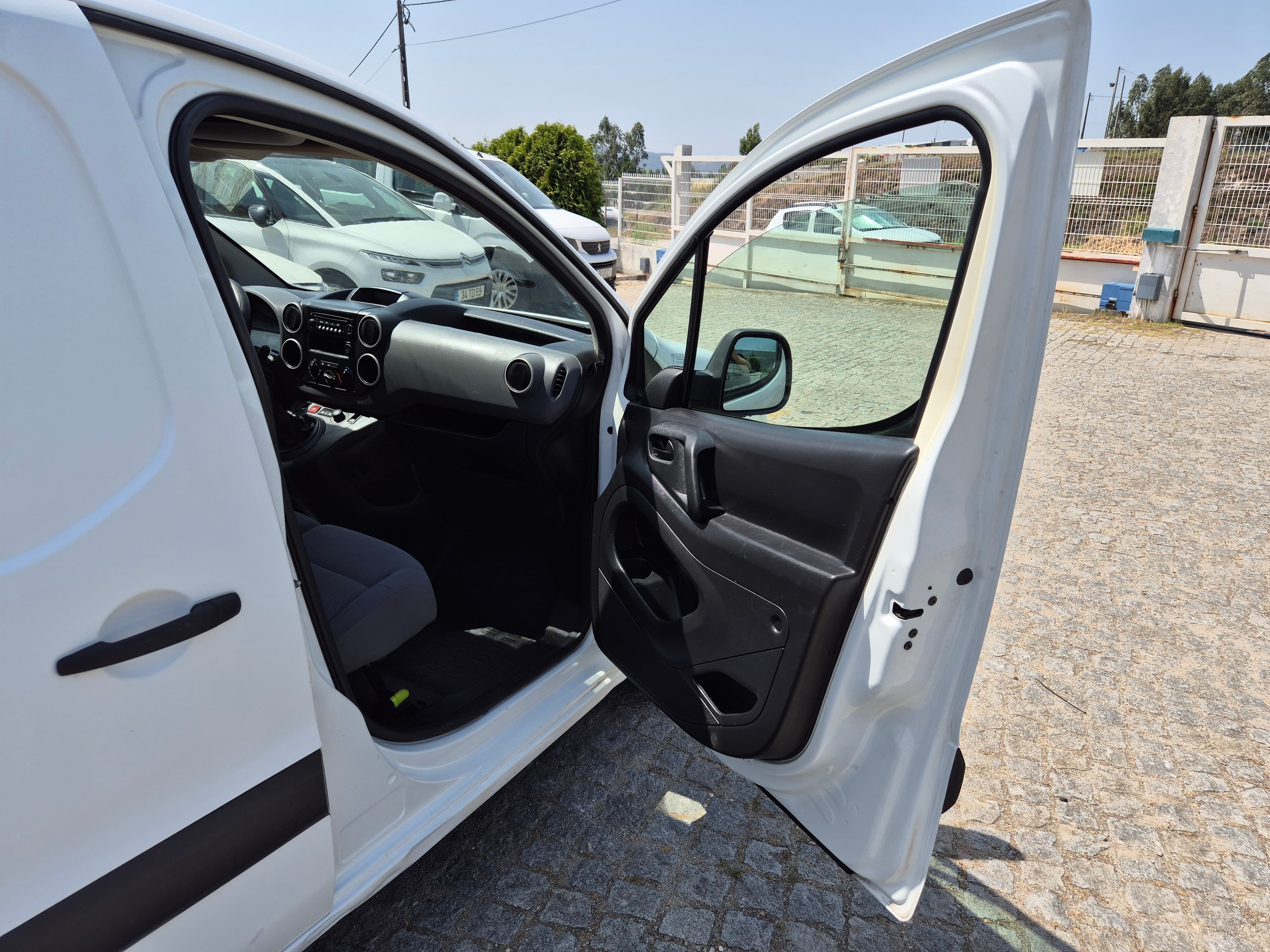 Peugeot Partner · Ano 2014 — image 10