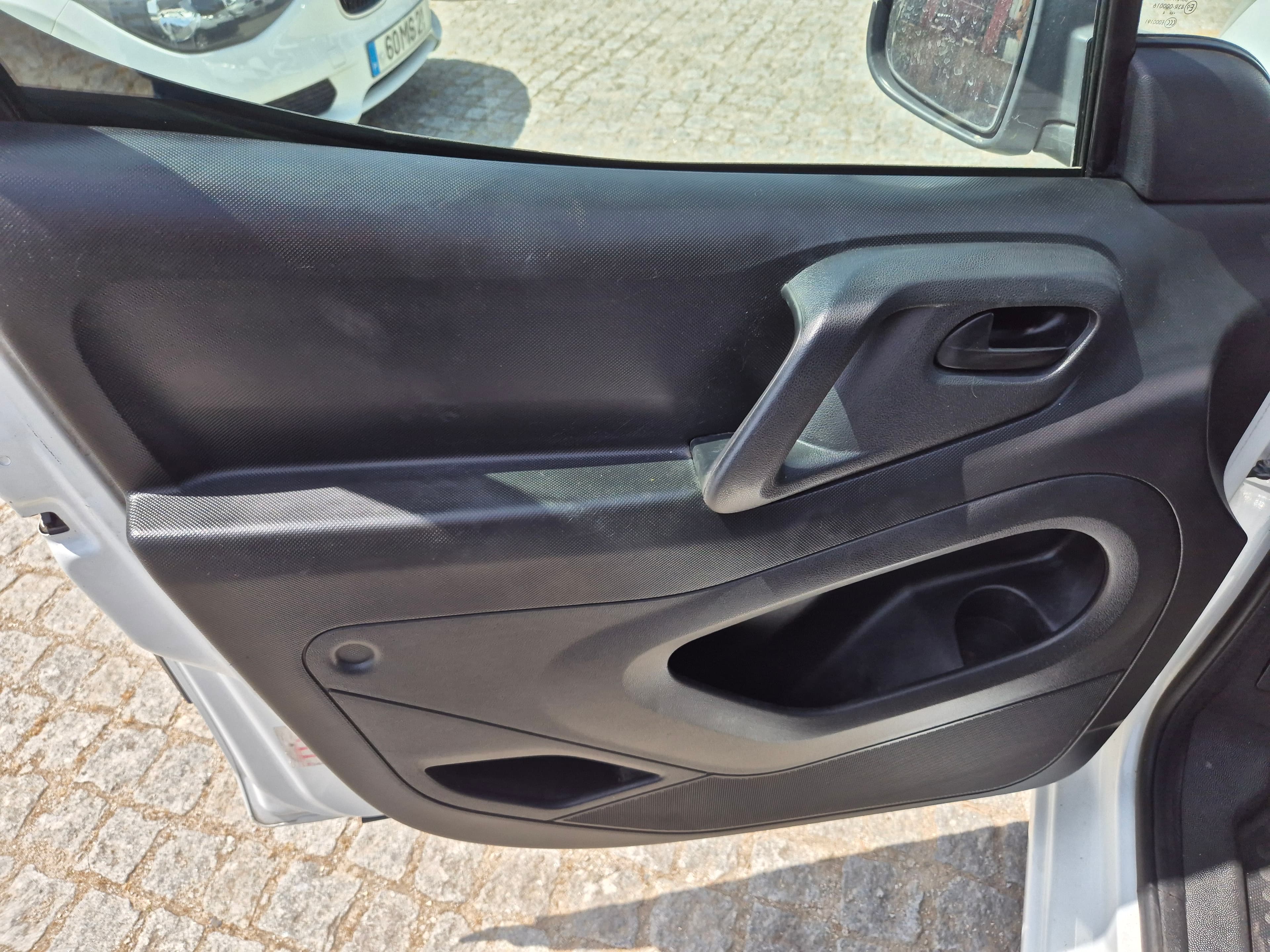 Peugeot Partner · Ano 2014 — image 13