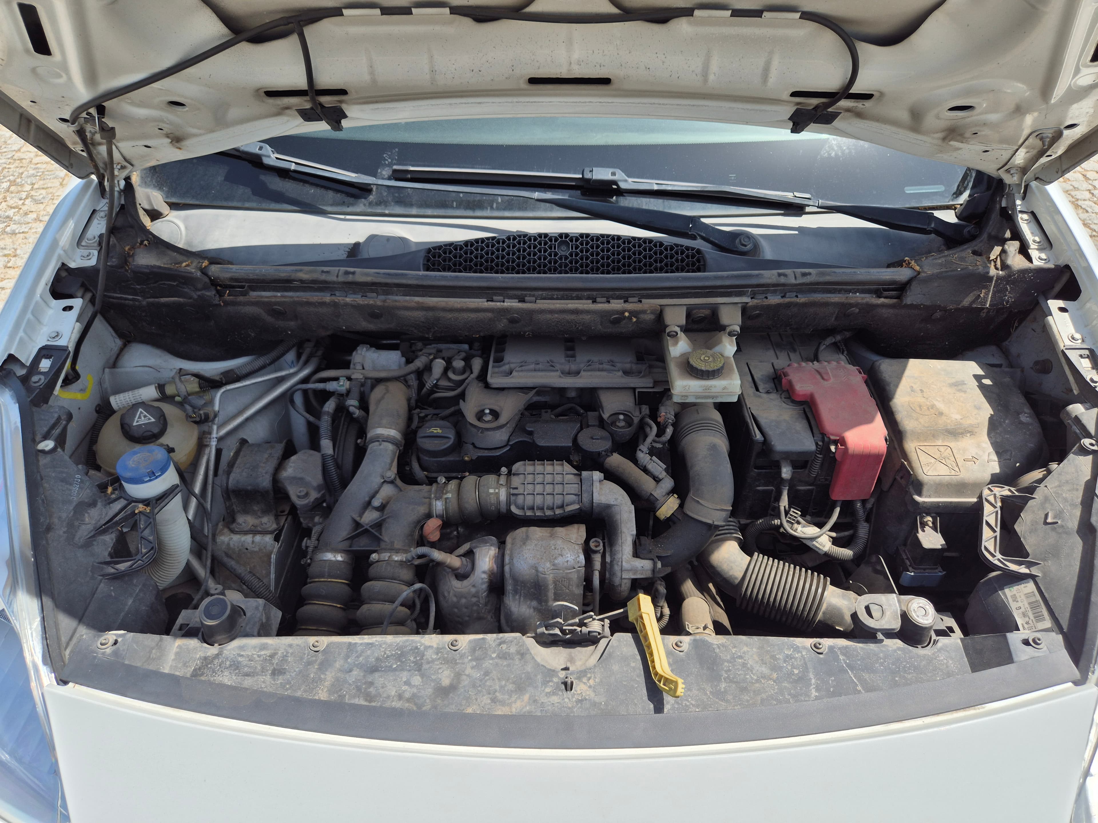 Peugeot Partner · Ano 2014 — image 32