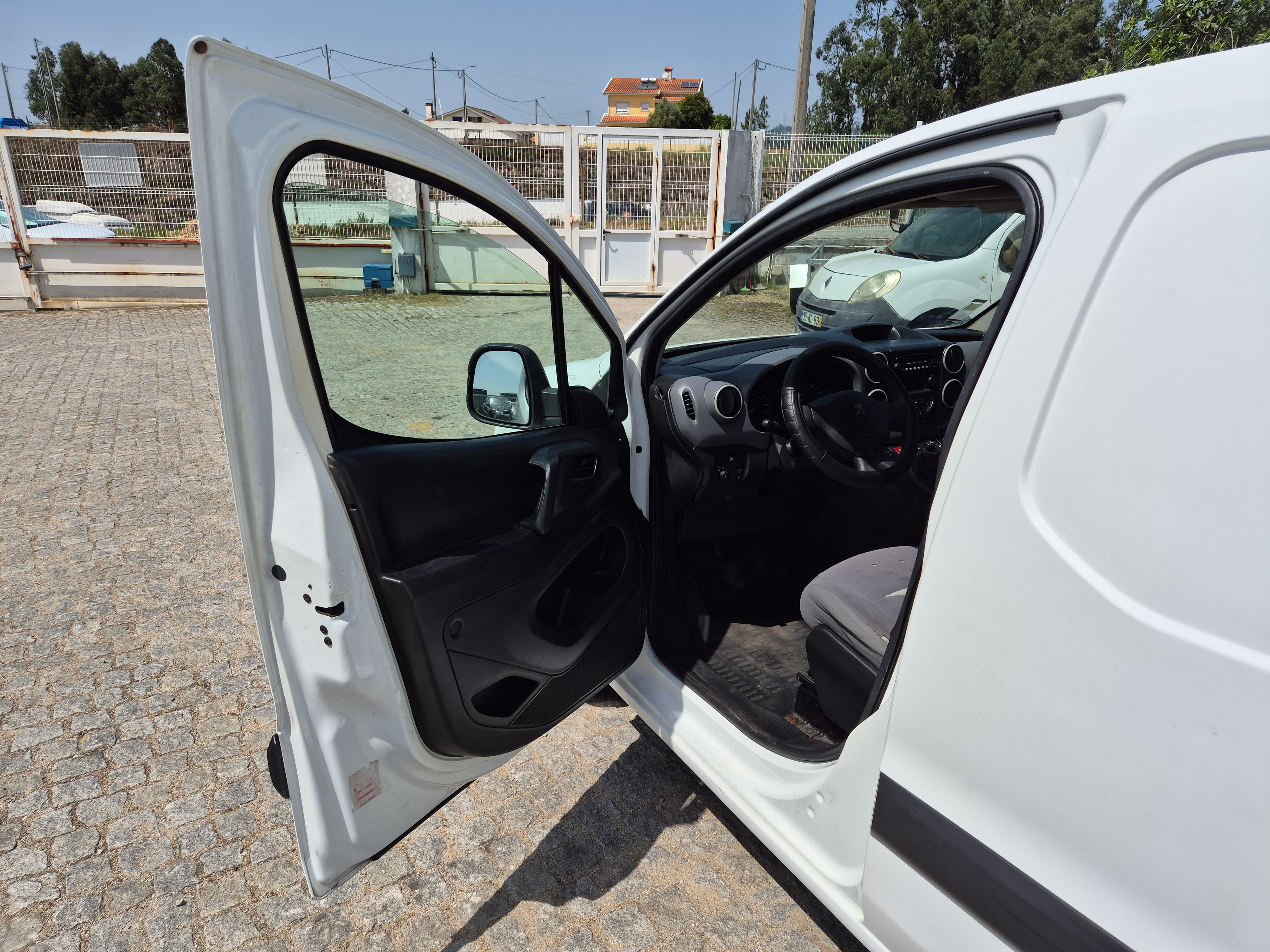 Peugeot Partner · Ano 2014 — image 12