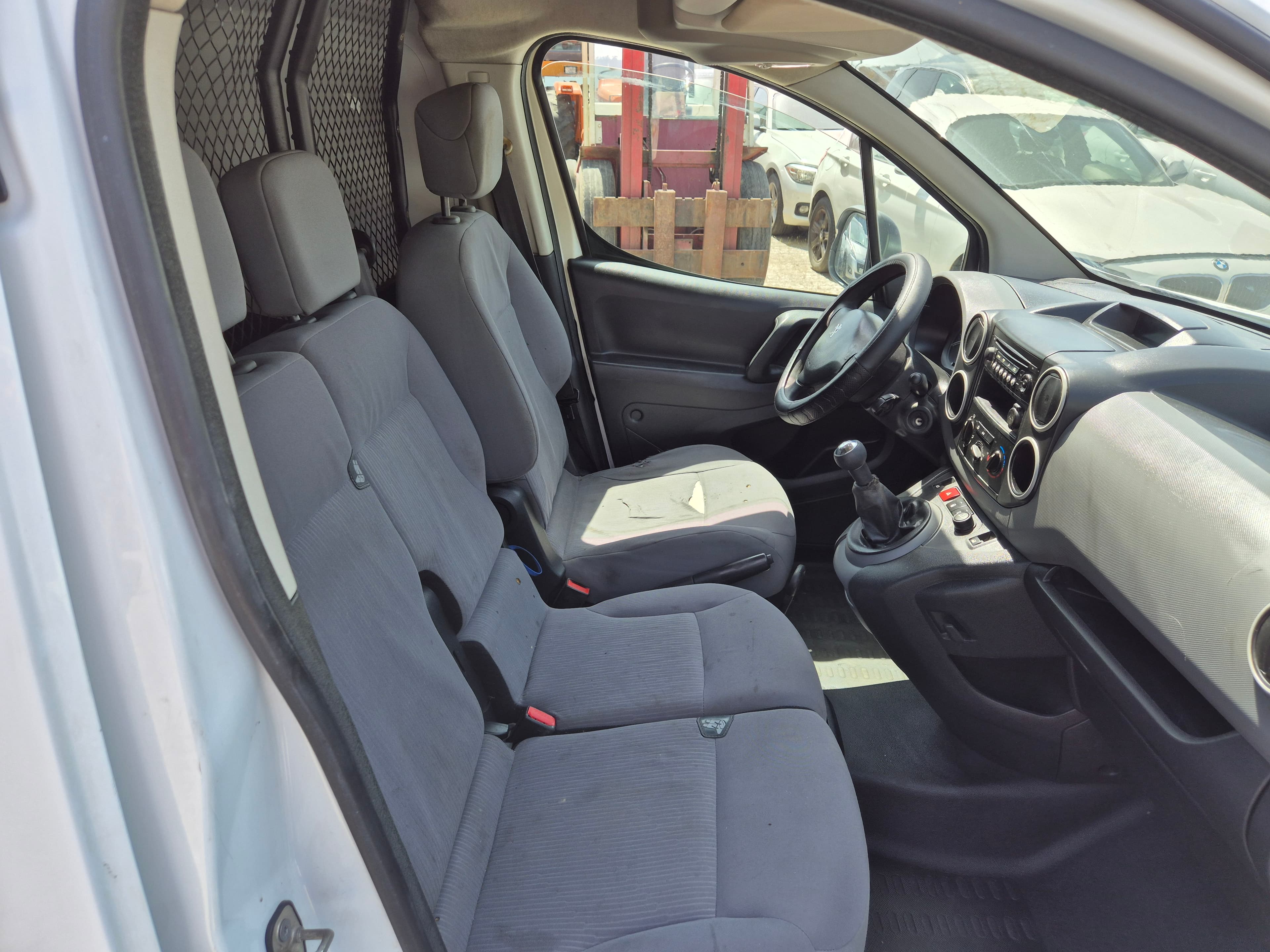 Peugeot Partner · Ano 2014 — image 11