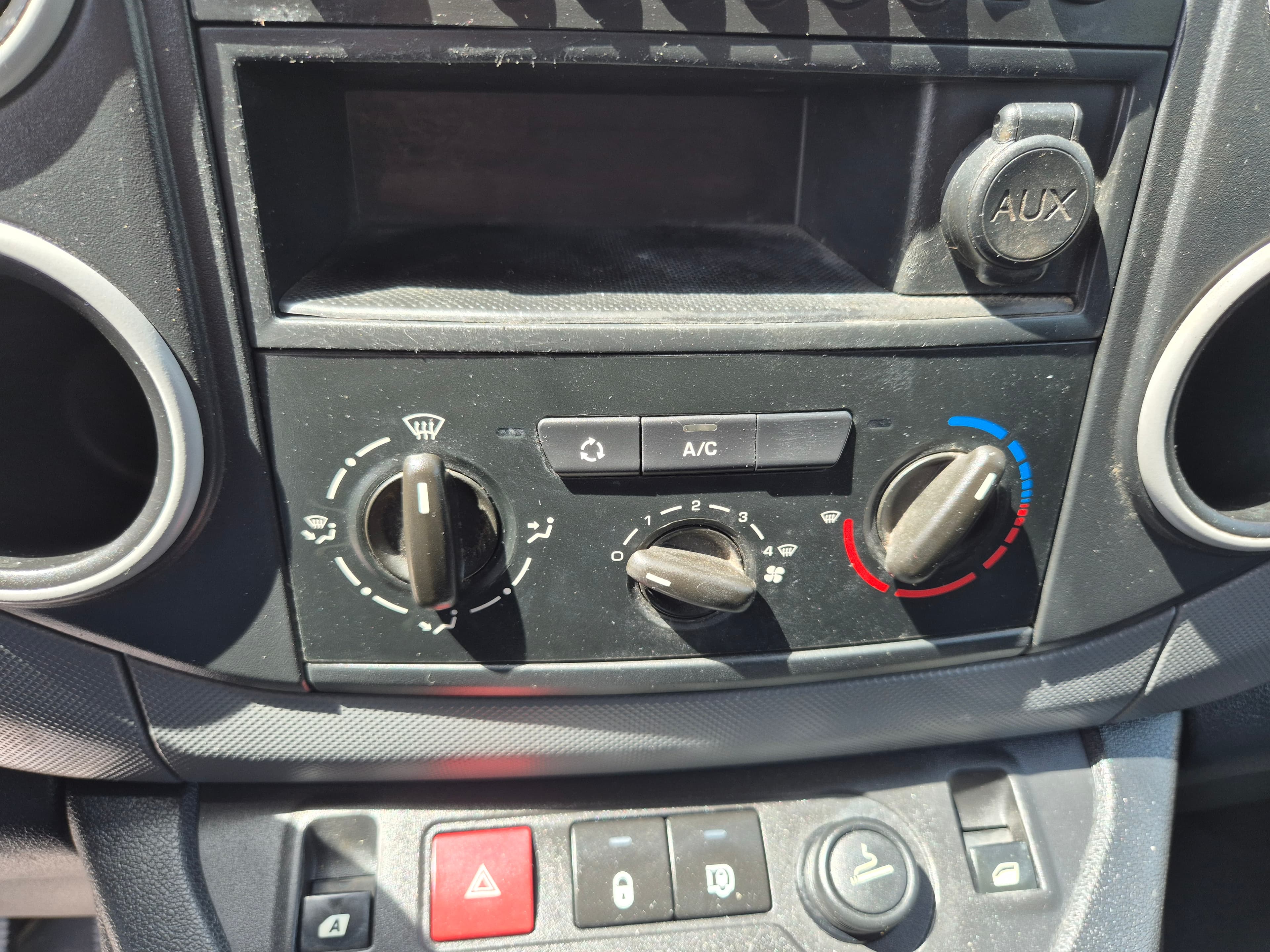 Peugeot Partner · Ano 2014 — image 23