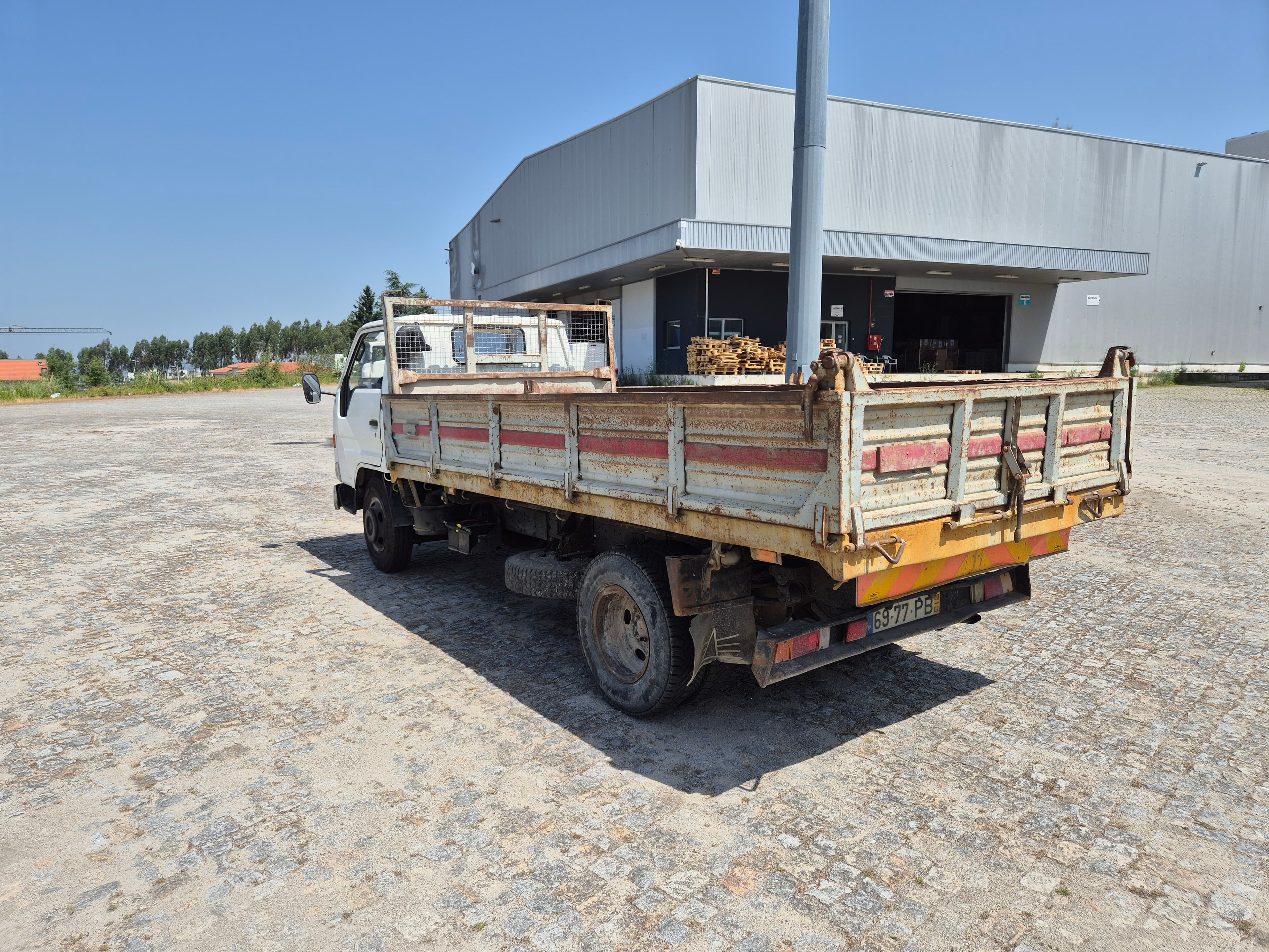 Toyota Dyna · Ano 2000 — imagem 4