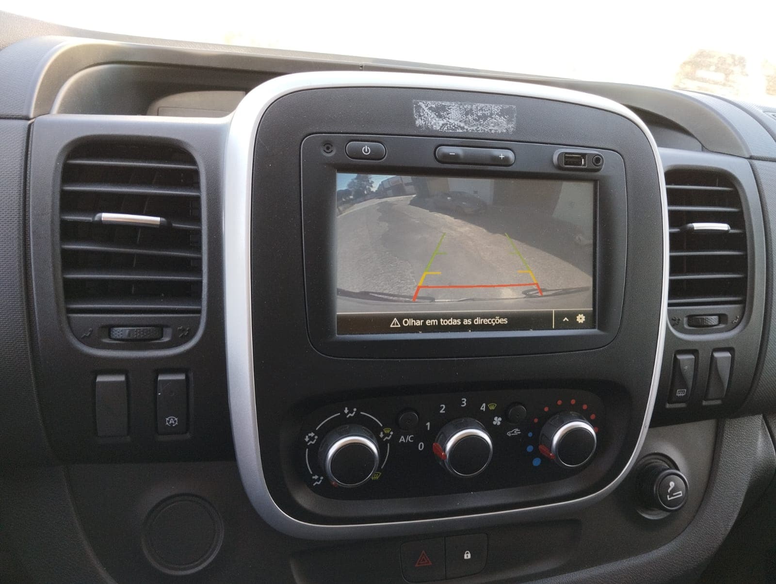 Renault Trafic · Ano 2020 — imagen 19