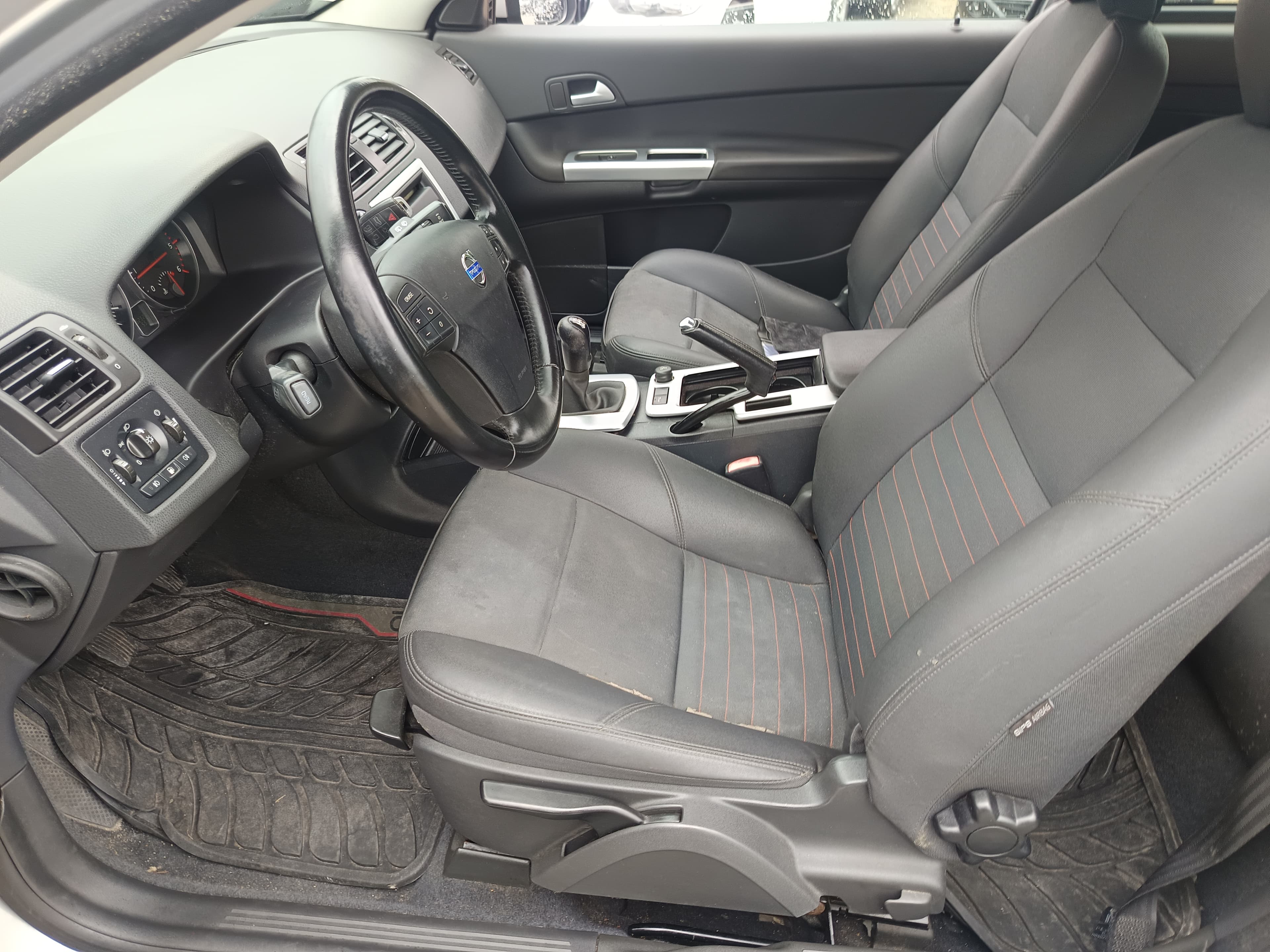 Volvo C30 · Ano 2010 — imagem 31