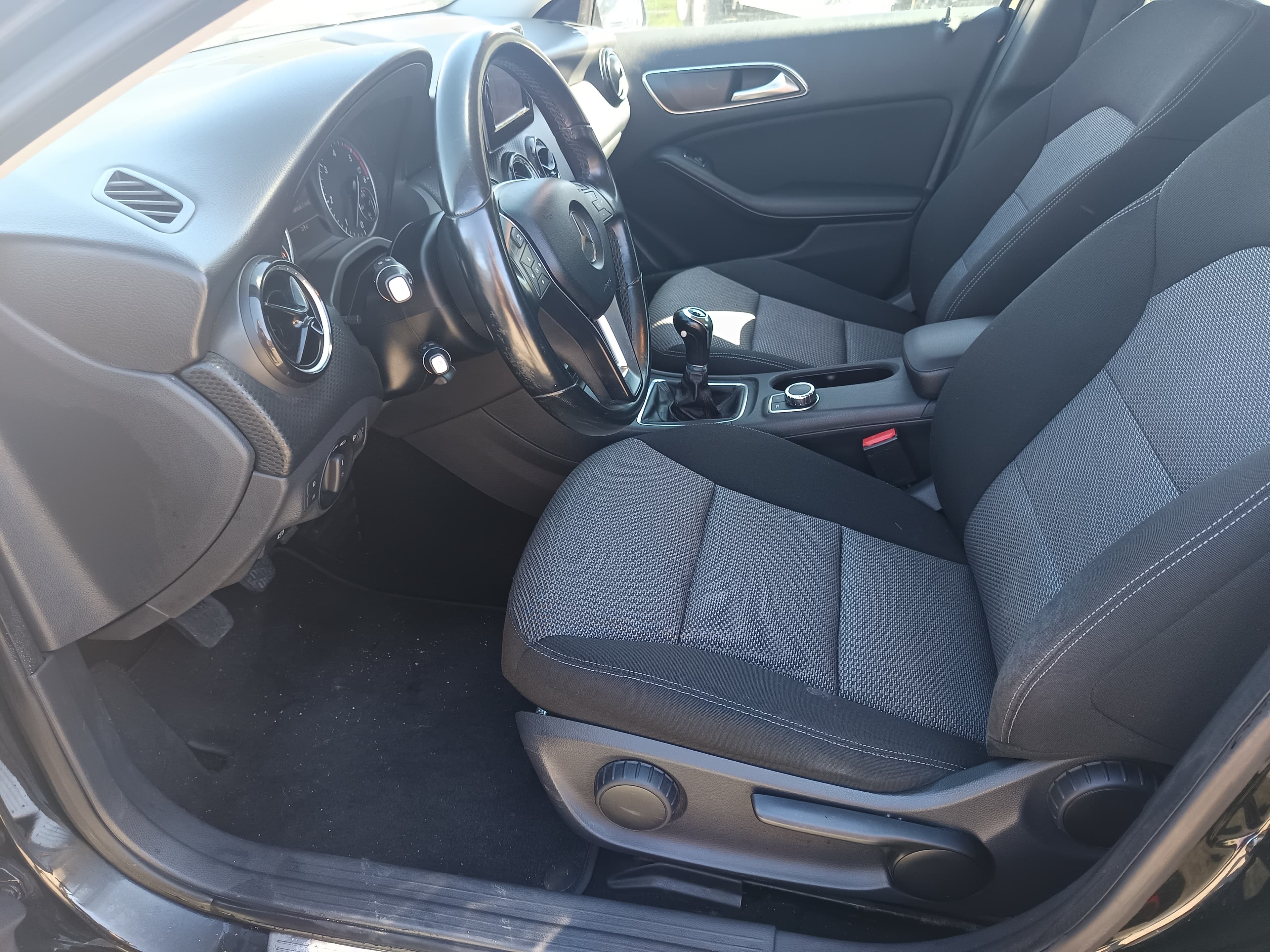 Mercedes-Benz A180 CDI · Ano 2013 — imagem 33